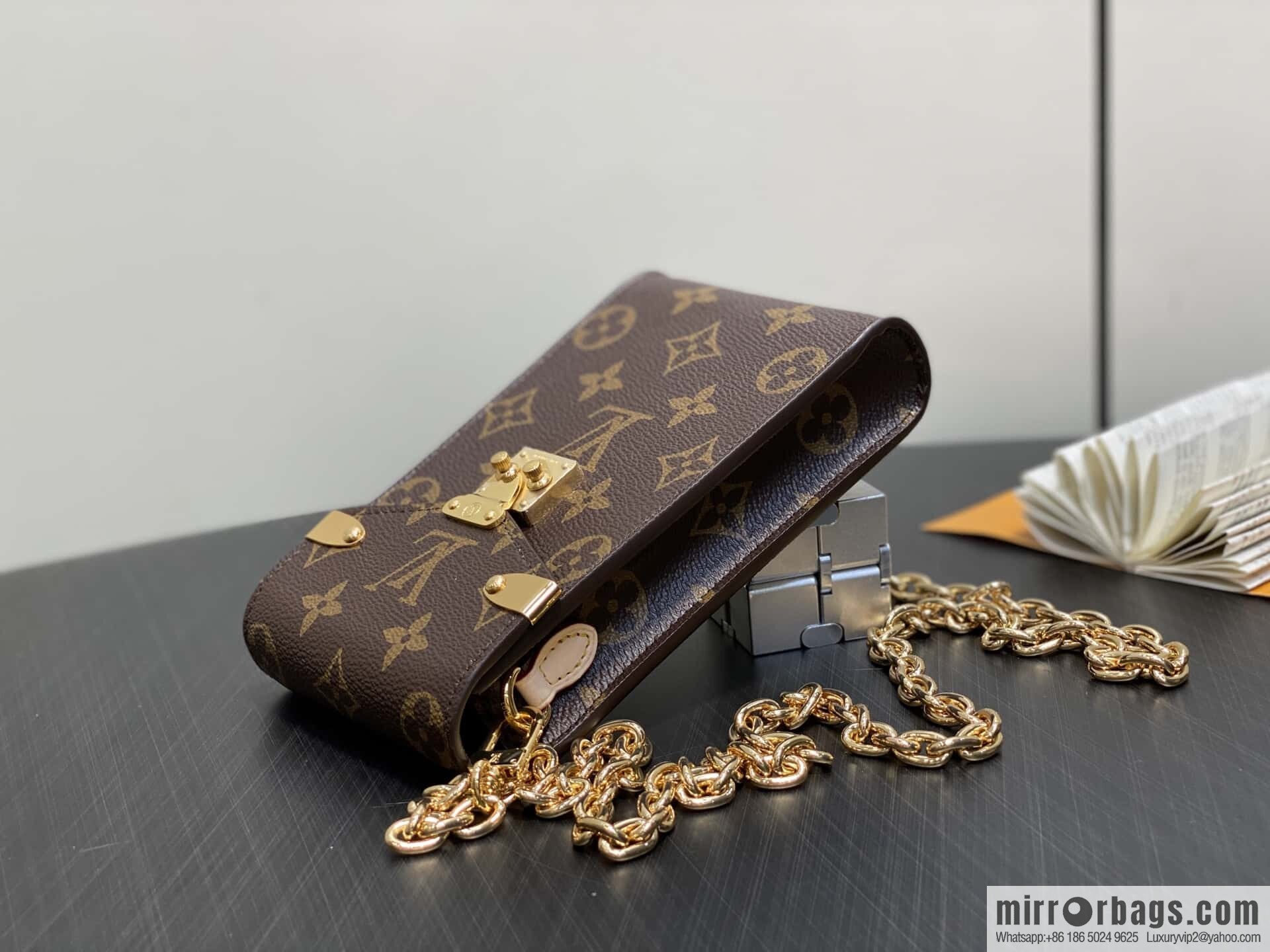 [Original order boutique] M13572 presbyopia, mobile phone bag chain bag, the new MÉTIS mobile phone bag of the season