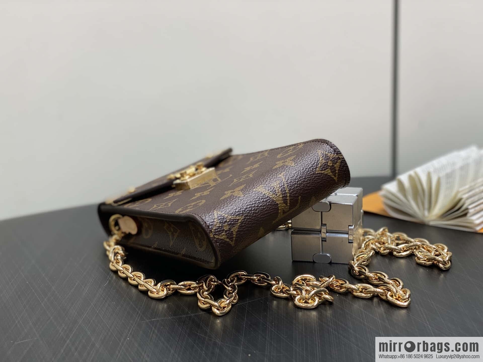 [Original order boutique] M13572 presbyopia, mobile phone bag chain bag, the new MÉTIS mobile phone bag of the season