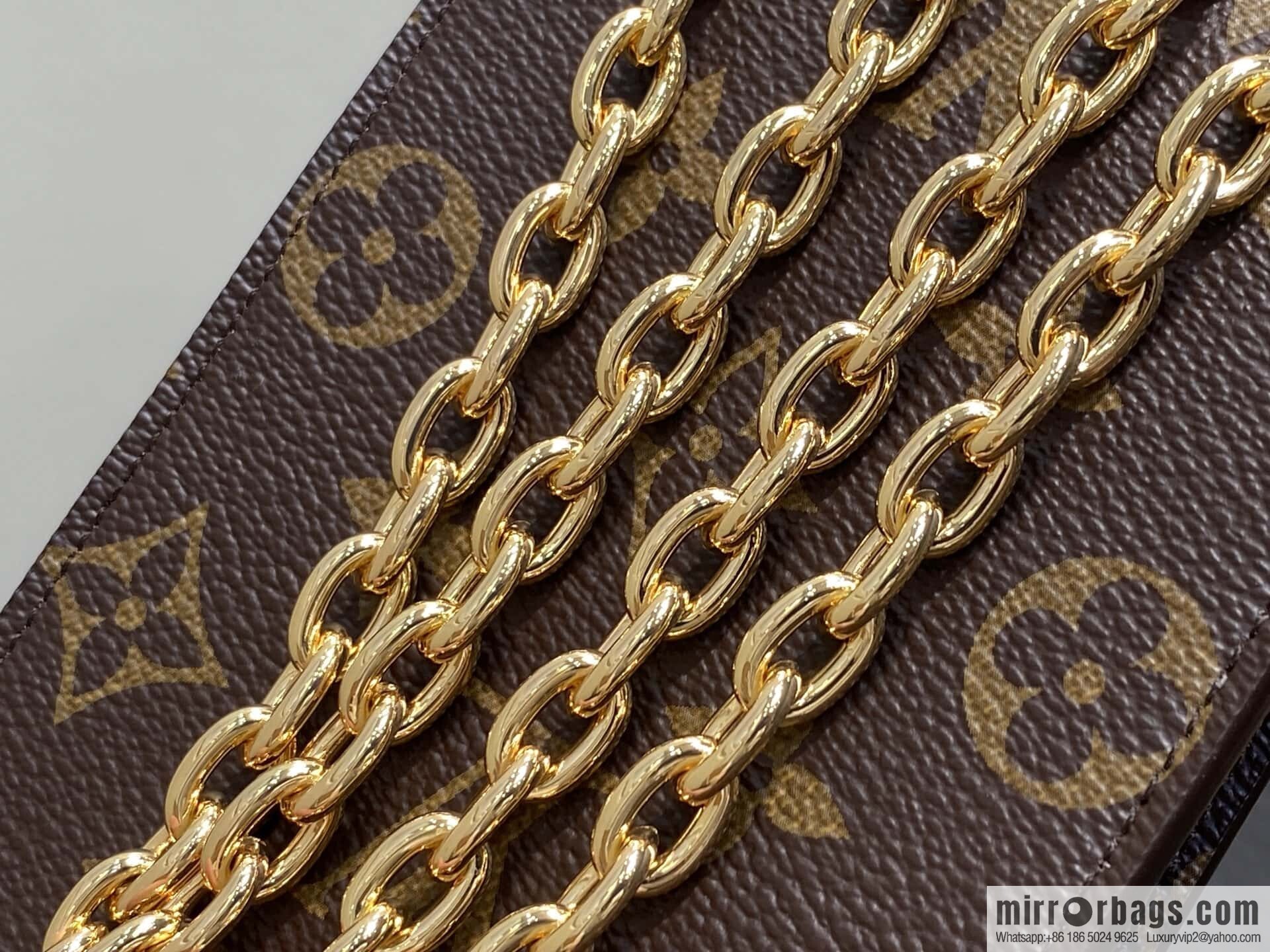 [Original order boutique] M13572 presbyopia, mobile phone bag chain bag, the new MÉTIS mobile phone bag of the season