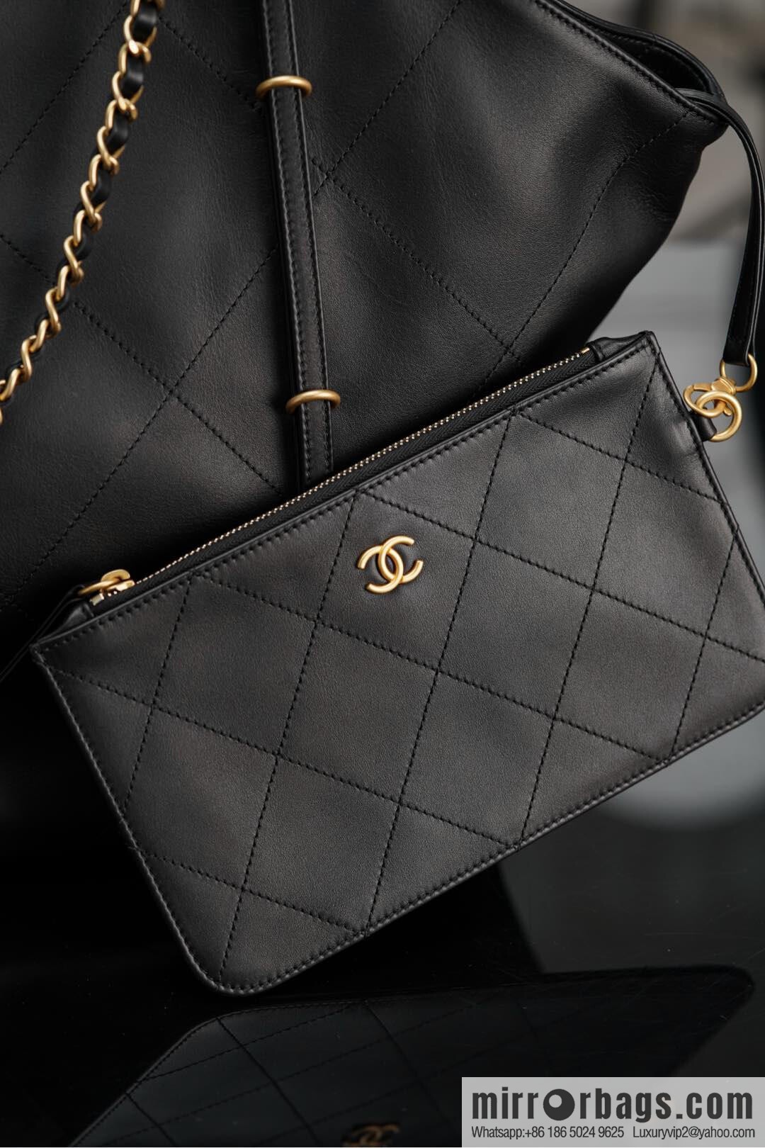 𝐂𝐇𝐀𝐍𝐄𝐋 𝟐𝟓𝐒 𝐆𝐃 same 𝐌𝐀𝐗𝐈 𝐓𝐨𝐭𝐞 black gold 🖤 large AS5463-B20565-94305
