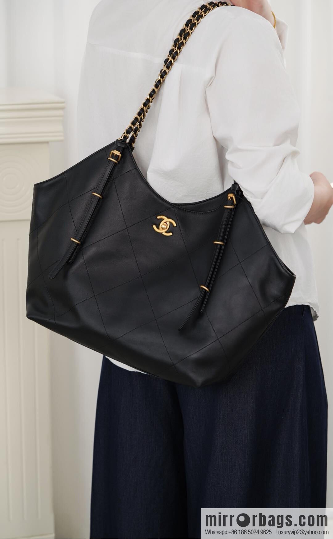 𝐂𝐇𝐀𝐍𝐄𝐋 𝟐𝟓𝐒 𝐆𝐃 same 𝐌𝐀𝐗𝐈 𝐓𝐨𝐭𝐞 black gold 🖤 large AS5466 B20565 94305