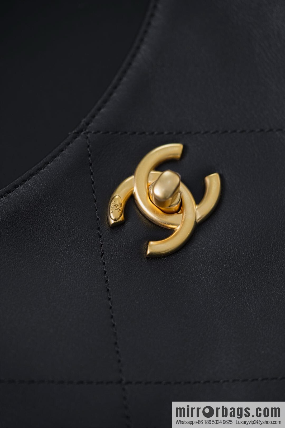 𝐂𝐇𝐀𝐍𝐄𝐋 𝟐𝟓𝐒 𝐆𝐃 same 𝐌𝐀𝐗𝐈 𝐓𝐨𝐭𝐞 black gold 🖤 large AS5466 B20565 94305