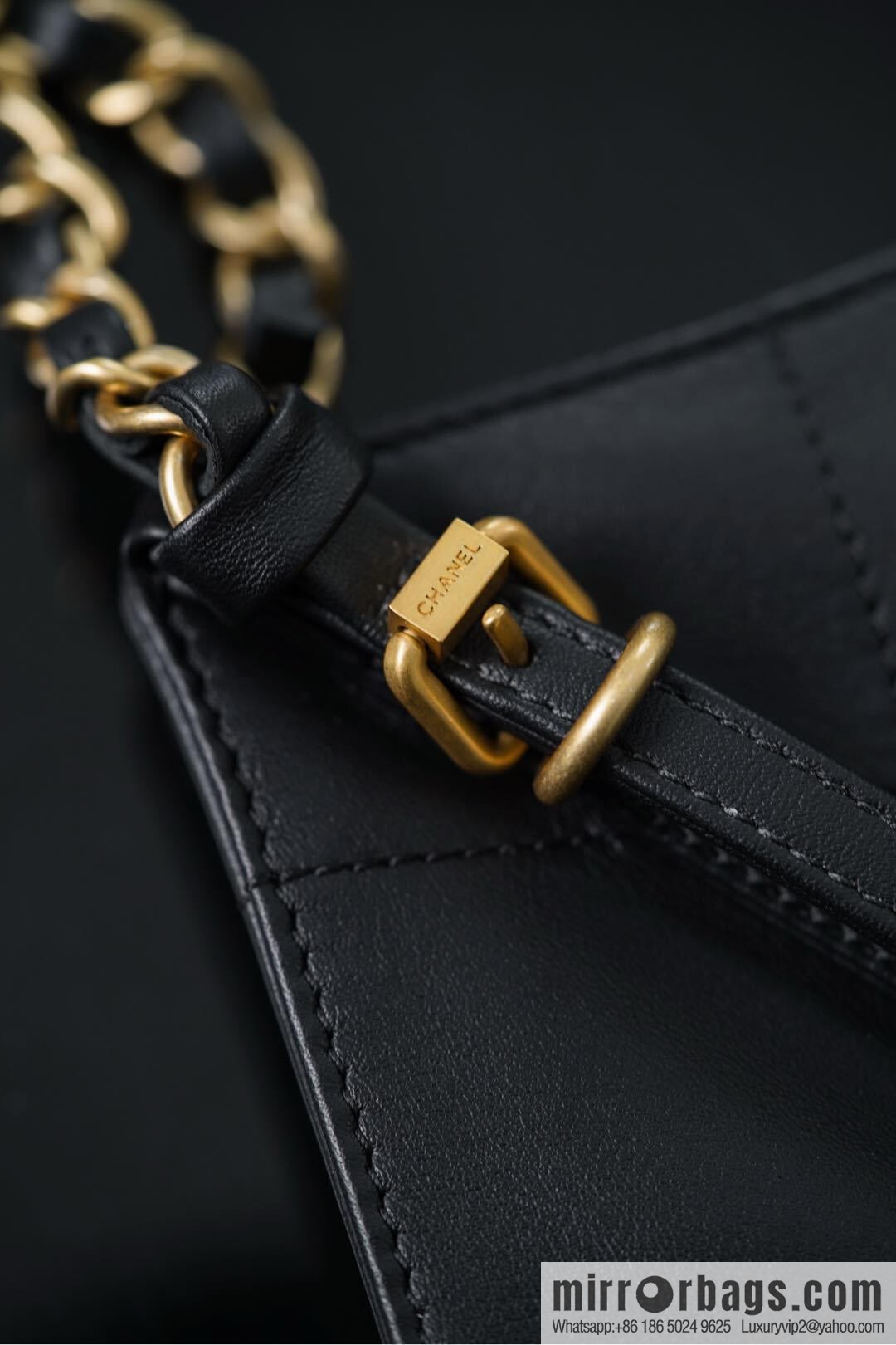 𝐂𝐇𝐀𝐍𝐄𝐋 𝟐𝟓𝐒 𝐆𝐃 same 𝐌𝐀𝐗𝐈 𝐓𝐨𝐭𝐞 black gold 🖤 large AS5466 B20565 94305