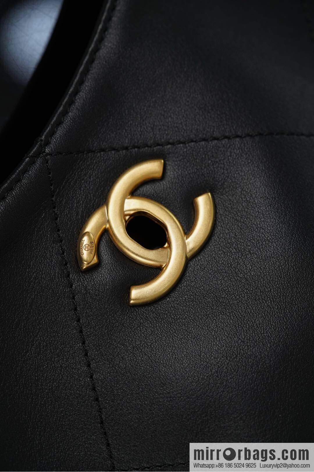𝐂𝐇𝐀𝐍𝐄𝐋 𝟐𝟓𝐒 𝐆𝐃 same 𝐌𝐀𝐗𝐈 𝐓𝐨𝐭𝐞 black gold 🖤 large AS5466 B20565 94305