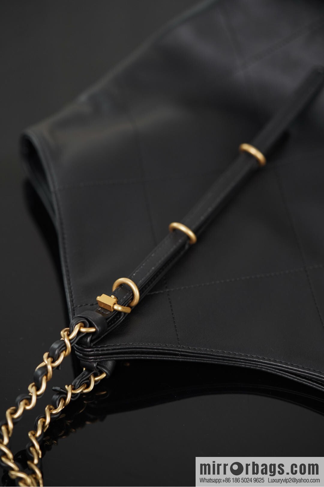 𝐂𝐇𝐀𝐍𝐄𝐋 𝟐𝟓𝐒 𝐆𝐃 same 𝐌𝐀𝐗𝐈 𝐓𝐨𝐭𝐞 black gold 🖤 large AS5466 B20565 94305