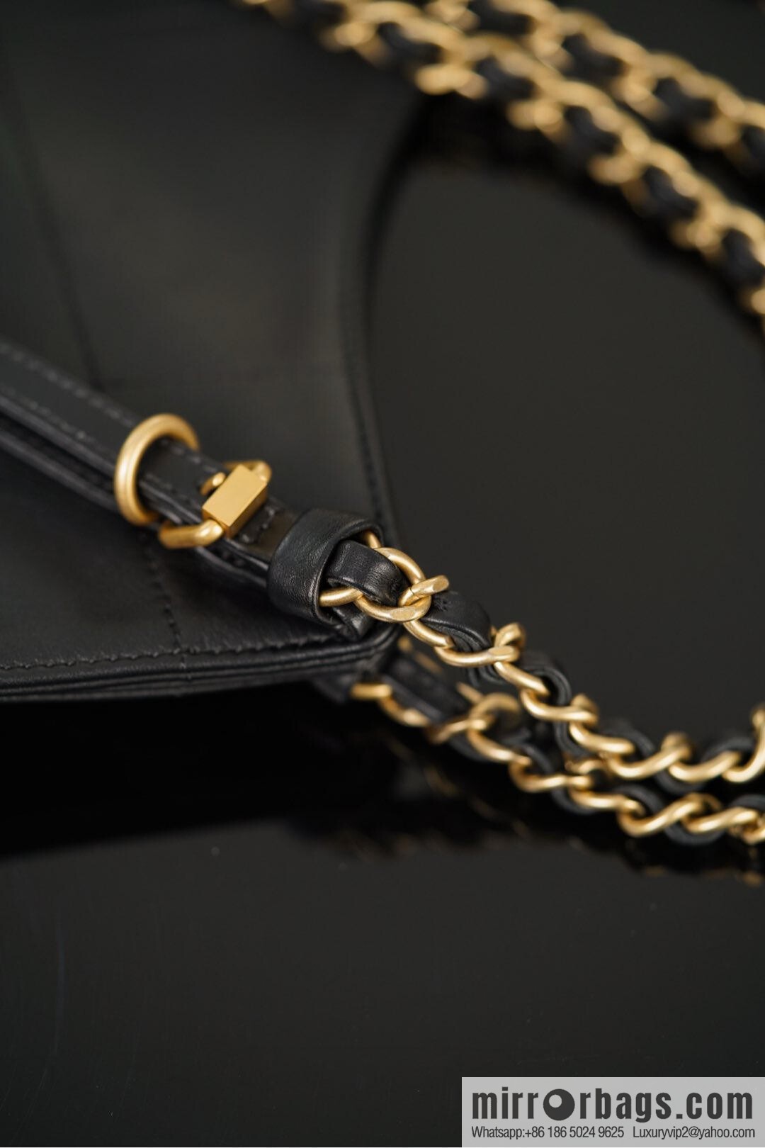𝐂𝐇𝐀𝐍𝐄𝐋 𝟐𝟓𝐒 𝐆𝐃 same 𝐌𝐀𝐗𝐈 𝐓𝐨𝐭𝐞 black gold 🖤 large AS5466 B20565 94305
