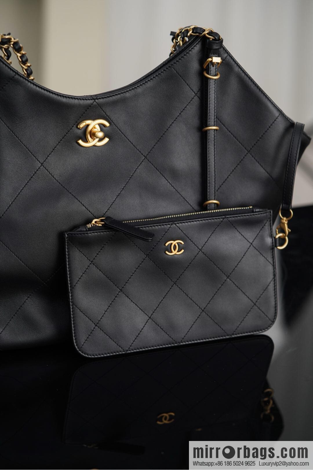 𝐂𝐇𝐀𝐍𝐄𝐋 𝟐𝟓𝐒 𝐆𝐃 same 𝐌𝐀𝐗𝐈 𝐓𝐨𝐭𝐞 black gold 🖤 large AS5466 B20565 94305