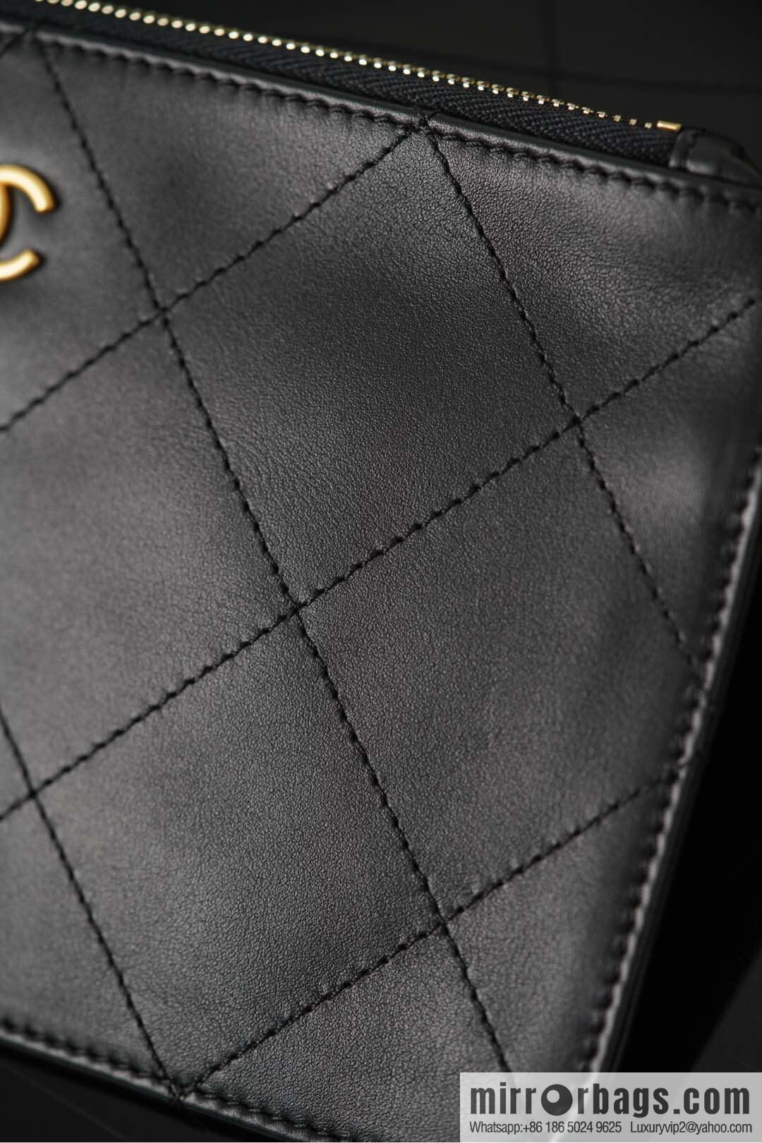 𝐂𝐇𝐀𝐍𝐄𝐋 𝟐𝟓𝐒 𝐆𝐃 same 𝐌𝐀𝐗𝐈 𝐓𝐨𝐭𝐞 black gold 🖤 large AS5466 B20565 94305