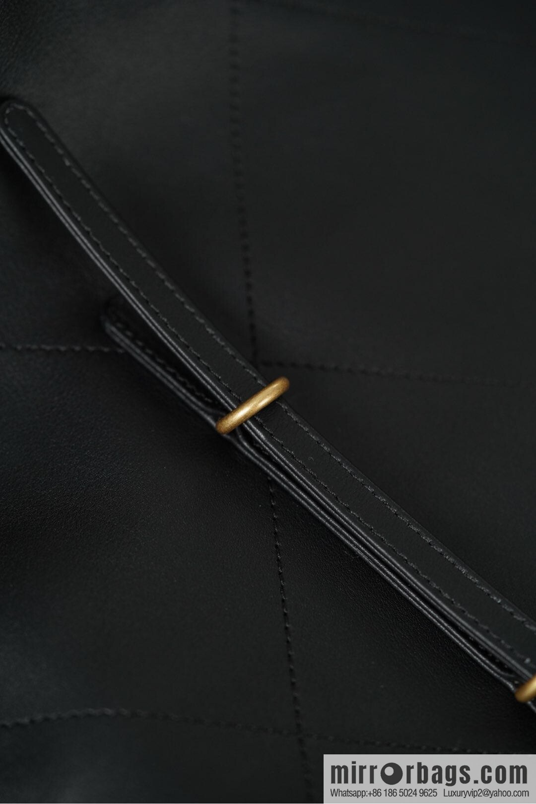 𝐂𝐇𝐀𝐍𝐄𝐋 𝟐𝟓𝐒 𝐆𝐃 same 𝐌𝐀𝐗𝐈 𝐓𝐨𝐭𝐞 black gold 🖤 large AS5466 B20565 94305