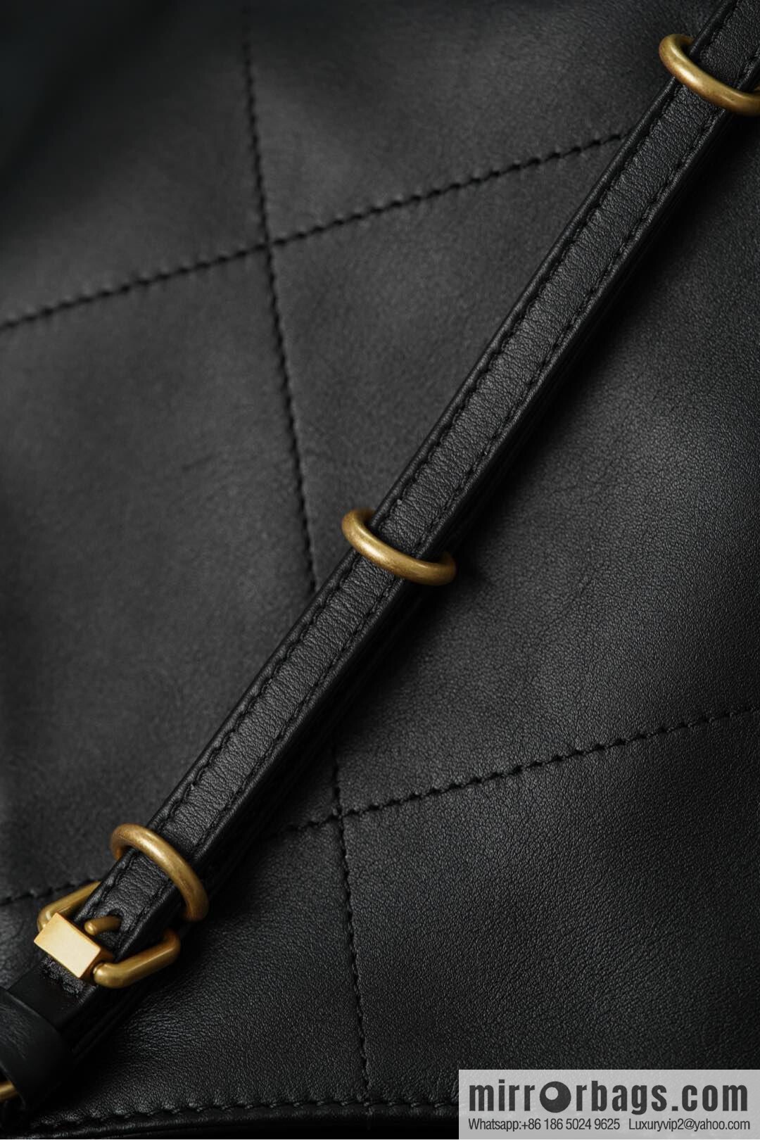 𝐂𝐇𝐀𝐍𝐄𝐋 𝟐𝟓𝐒 𝐆𝐃 same 𝐌𝐀𝐗𝐈 𝐓𝐨𝐭𝐞 black gold 🖤 large AS5466 B20565 94305