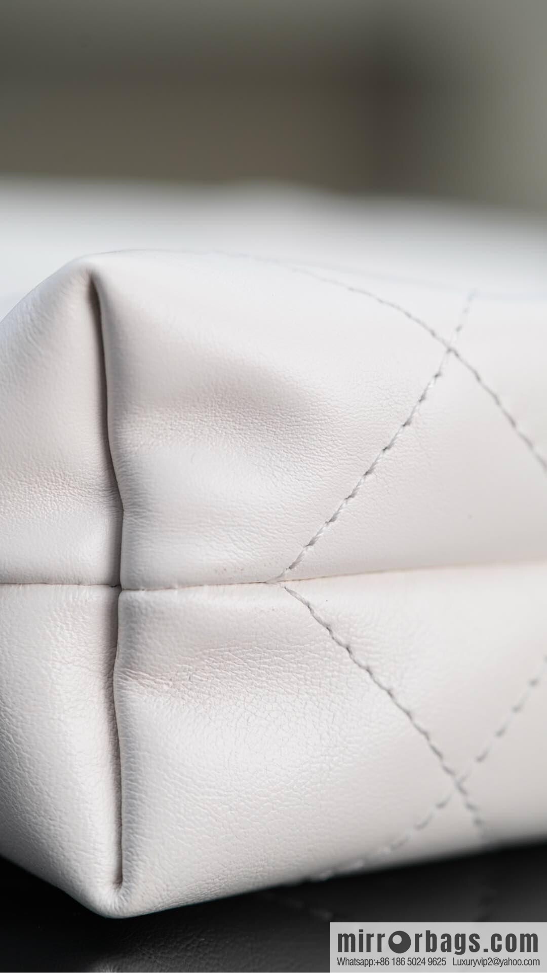 𝗖𝗛𝗔𝗡𝗘𝗟✦ 23s spring and summer new 22Mini bag original leather, white 🤍 AS3980