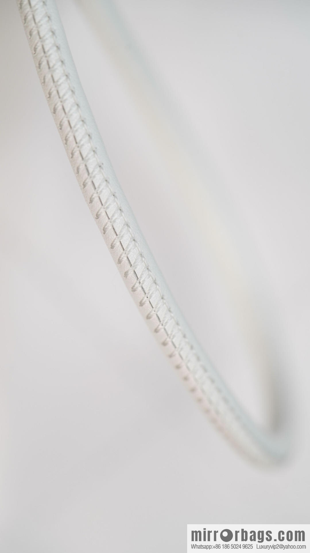 𝗖𝗛𝗔𝗡𝗘𝗟✦ 23s spring and summer new 22Mini bag original leather, white 🤍 AS3980