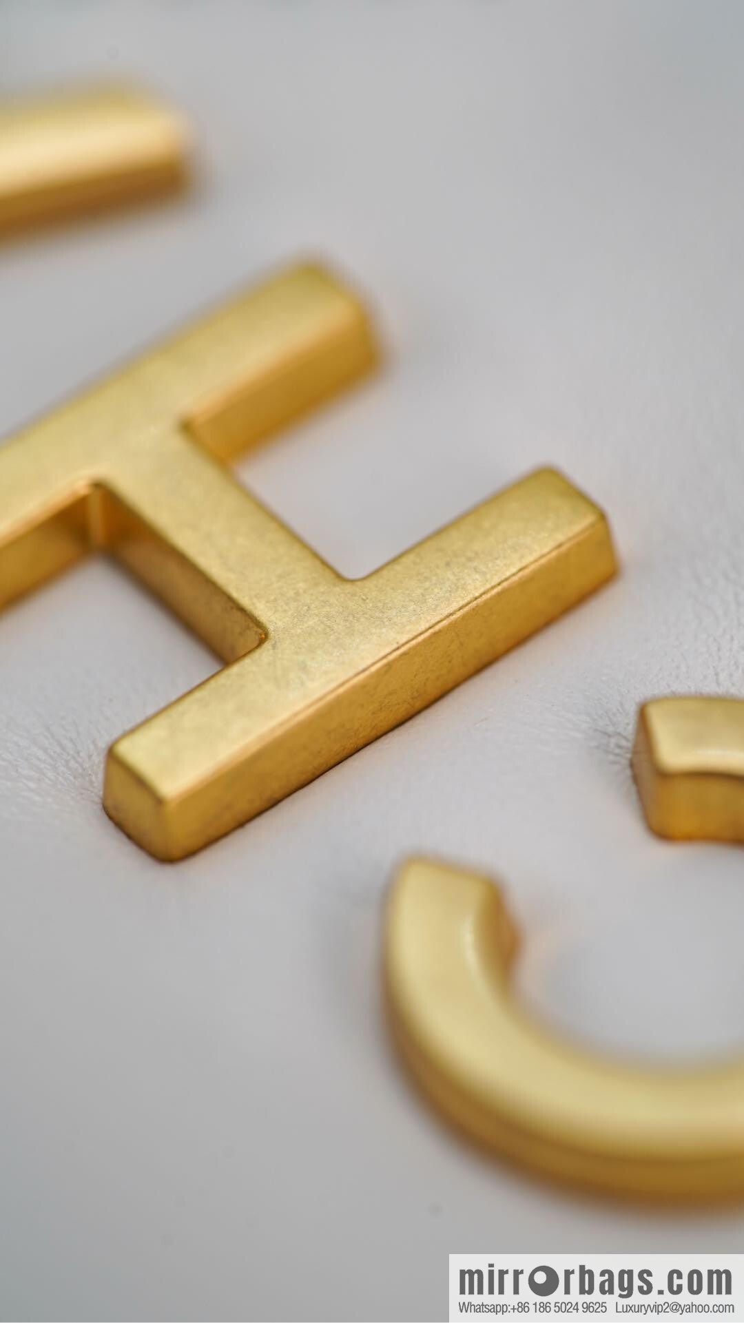 𝗖𝗛𝗔𝗡𝗘𝗟✦ 23s spring and summer new 22Mini bag original leather, white 🤍 AS3980