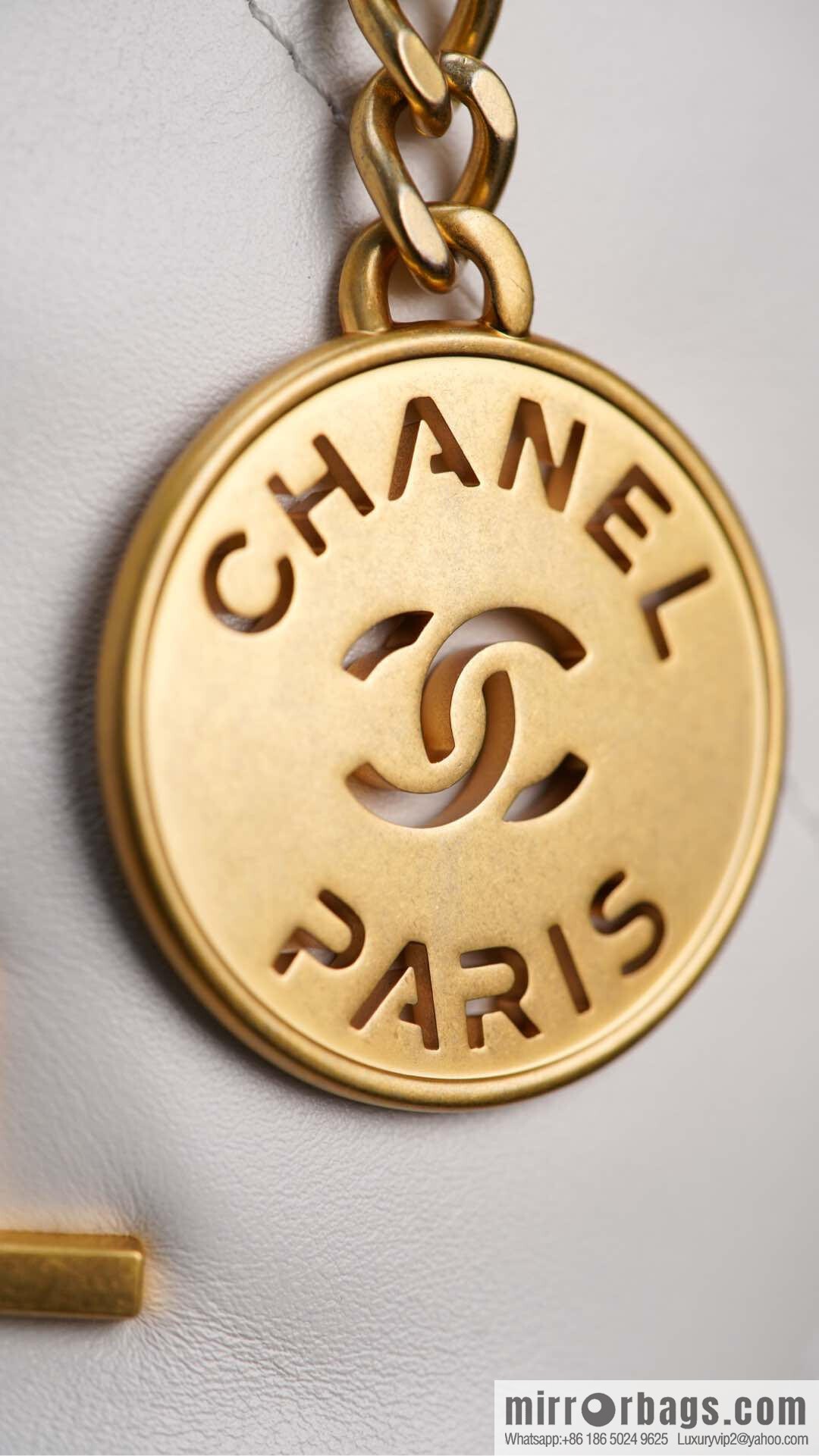 𝗖𝗛𝗔𝗡𝗘𝗟✦ 23s spring and summer new 22Mini bag original leather, white 🤍 AS3980