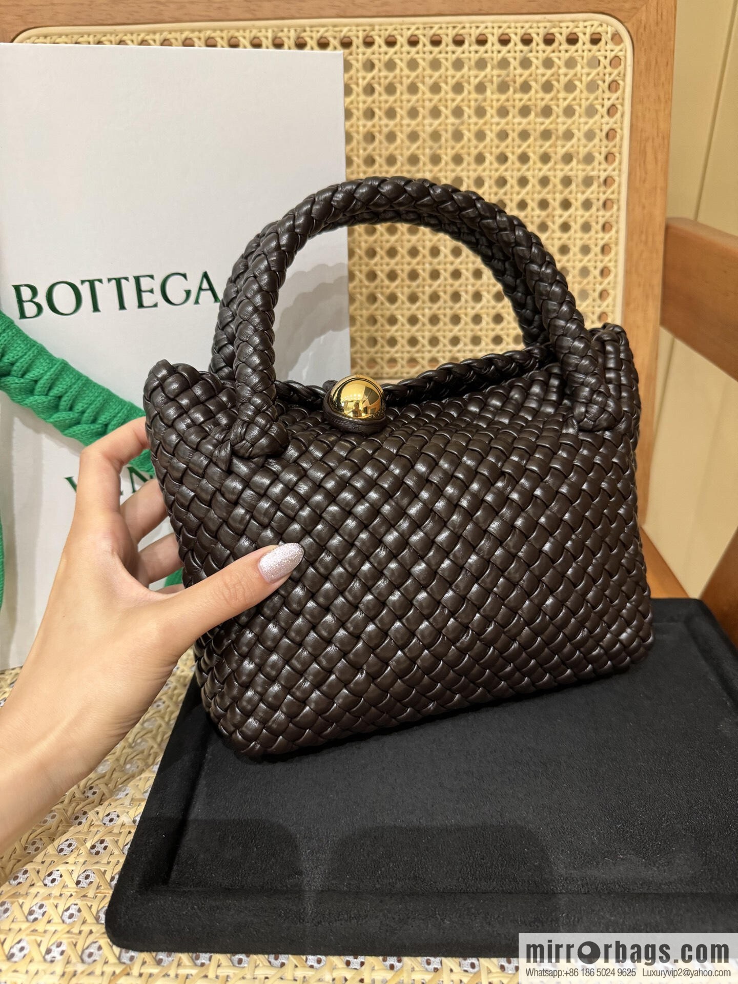 BV small Tosca messenger bag, chocolate brown 777575