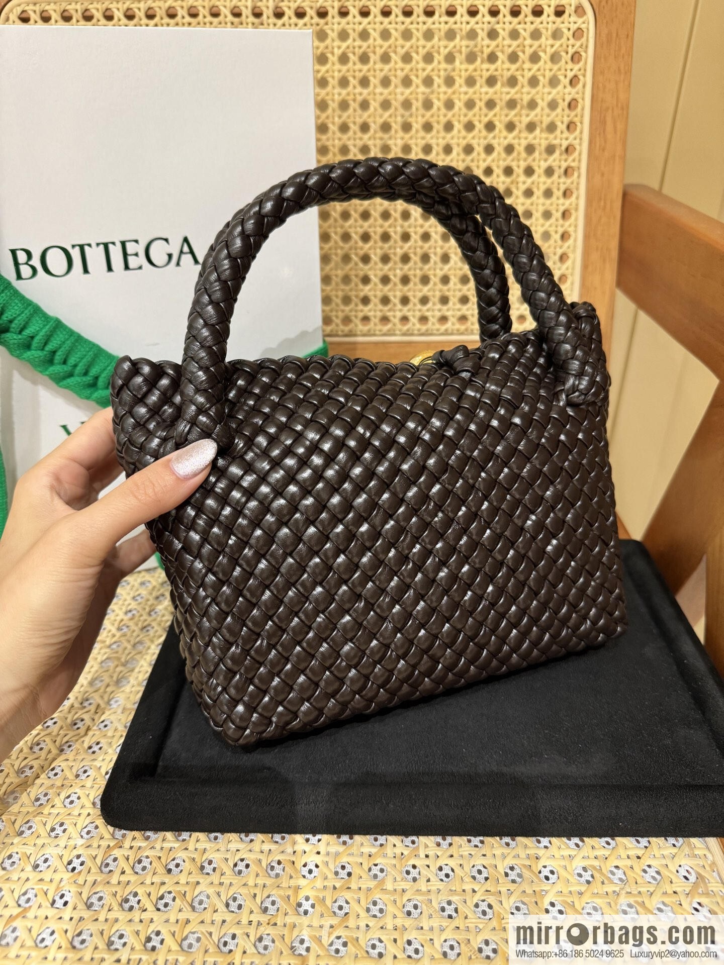 BV small Tosca messenger bag, chocolate brown 777575