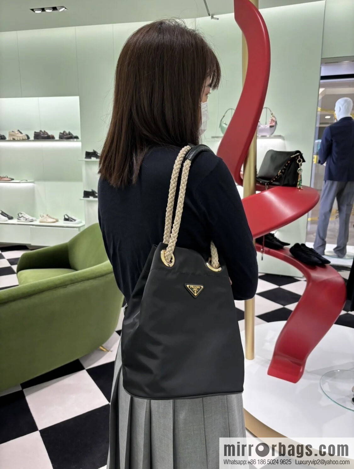 Prada new bucket bag 1BE082 catwalk model, black.