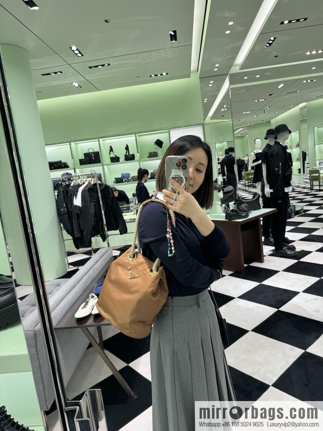 Prada new bucket bag 1BE082 catwalk model, brown.