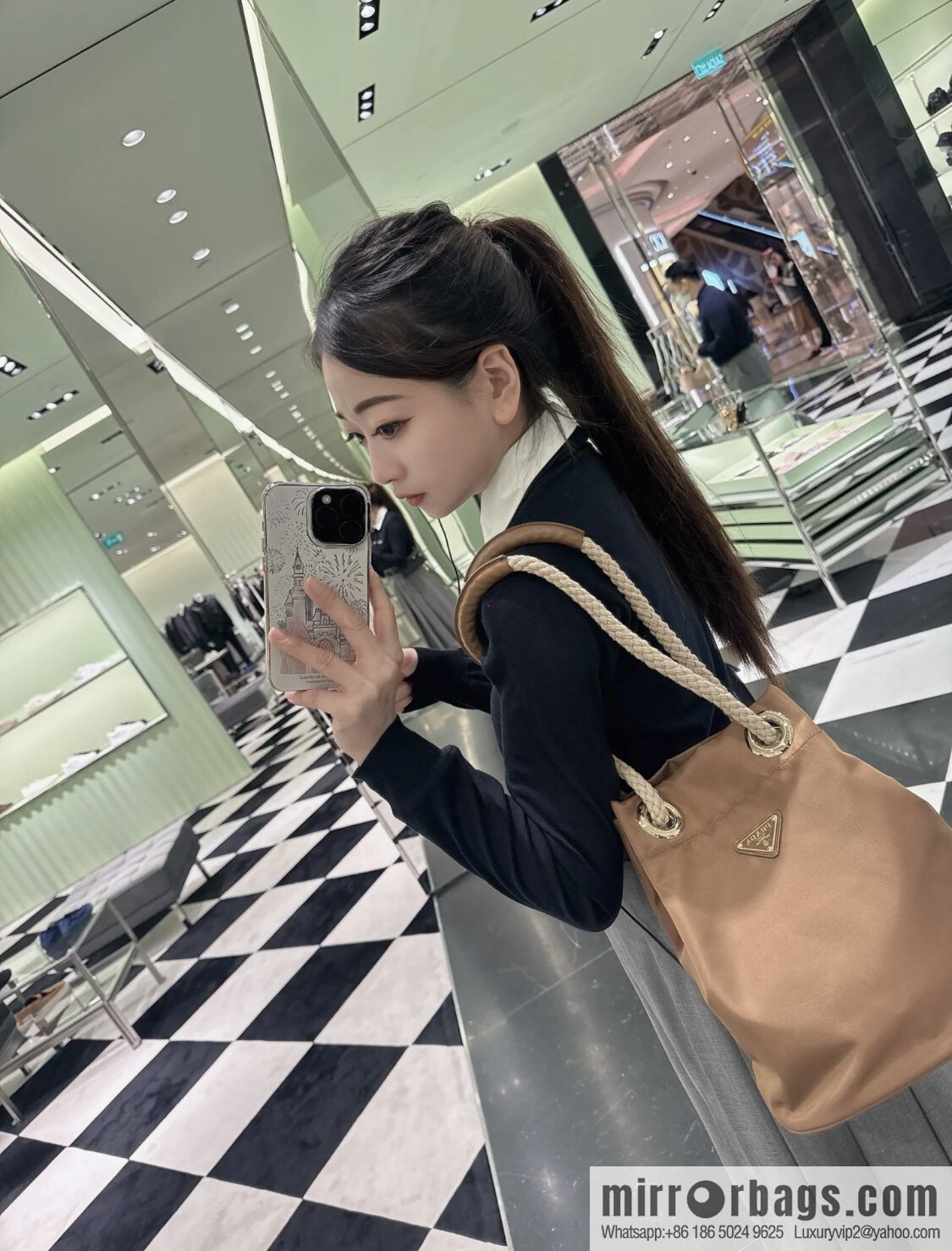 Prada new bucket bag 1BE082 catwalk model, brown.