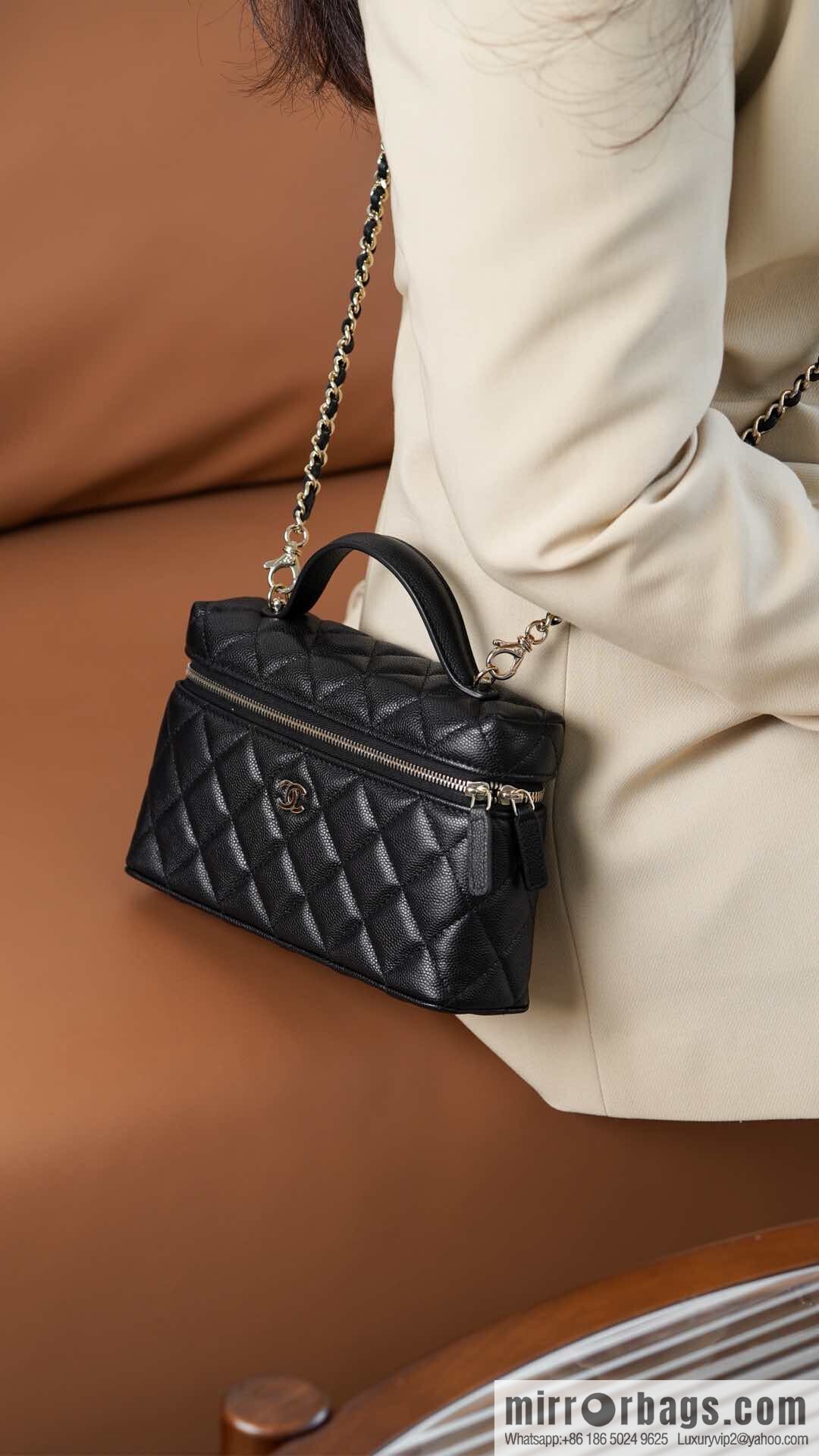 𝐂𝐡𝐚𝐧𝐞𝐥 𝟐𝟓𝐂 new lunch box bag, black gold, lychee cow AP4385