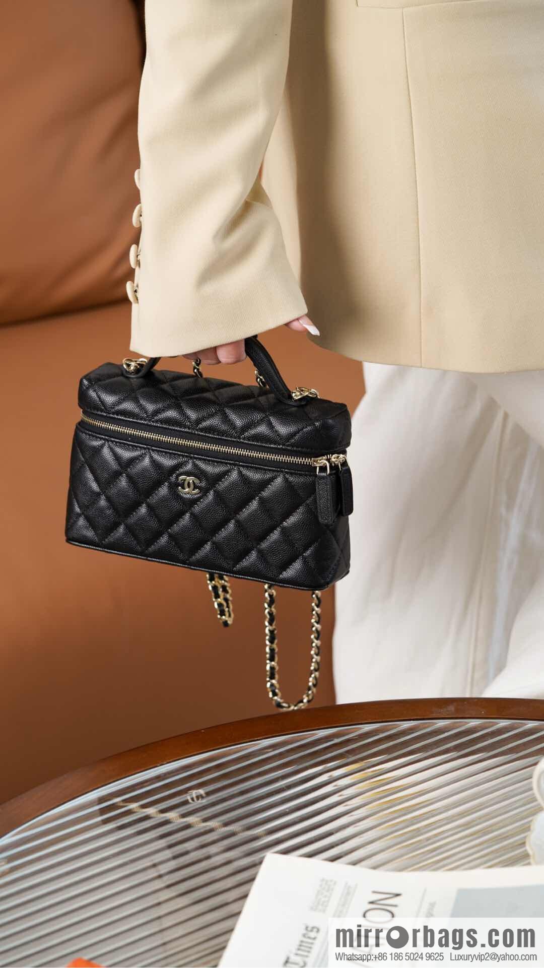 𝐂𝐡𝐚𝐧𝐞𝐥 𝟐𝟓𝐂 new lunch box bag, black gold, lychee cow AP4385