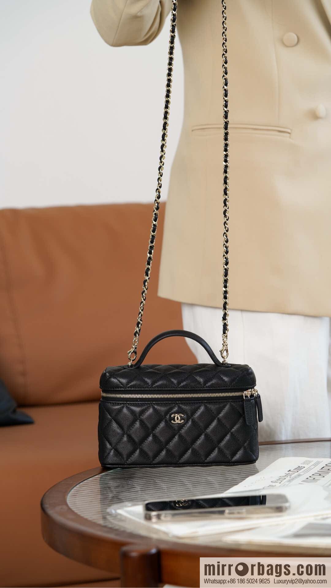 𝐂𝐡𝐚𝐧𝐞𝐥 𝟐𝟓𝐂 new lunch box bag, black gold, lychee cow AP4385