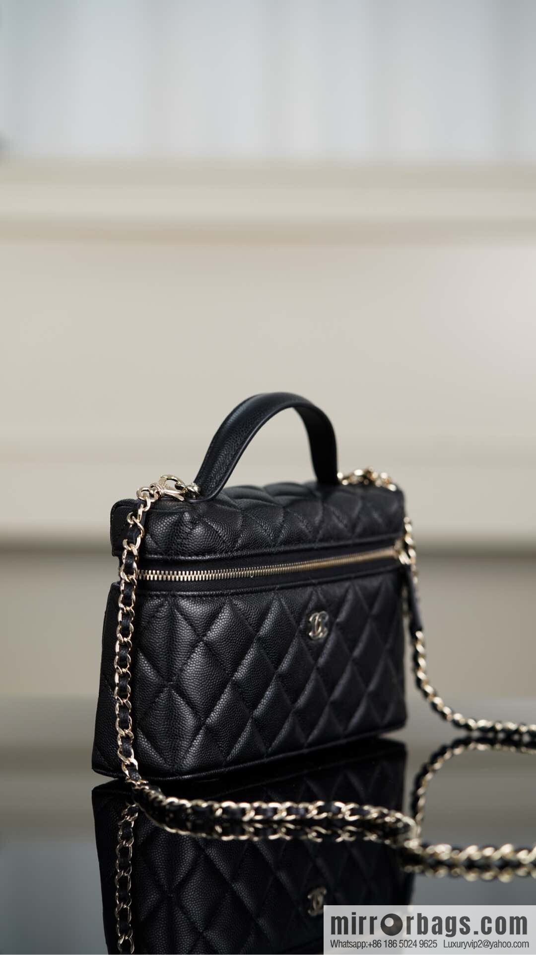 𝐂𝐡𝐚𝐧𝐞𝐥 𝟐𝟓𝐂 new lunch box bag, black gold, lychee cow AP4385