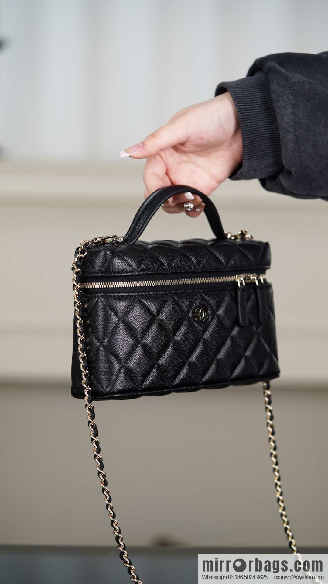 𝐂𝐡𝐚𝐧𝐞𝐥 𝟐𝟓𝐂 new lunch box bag, black gold, lychee cow AP4385