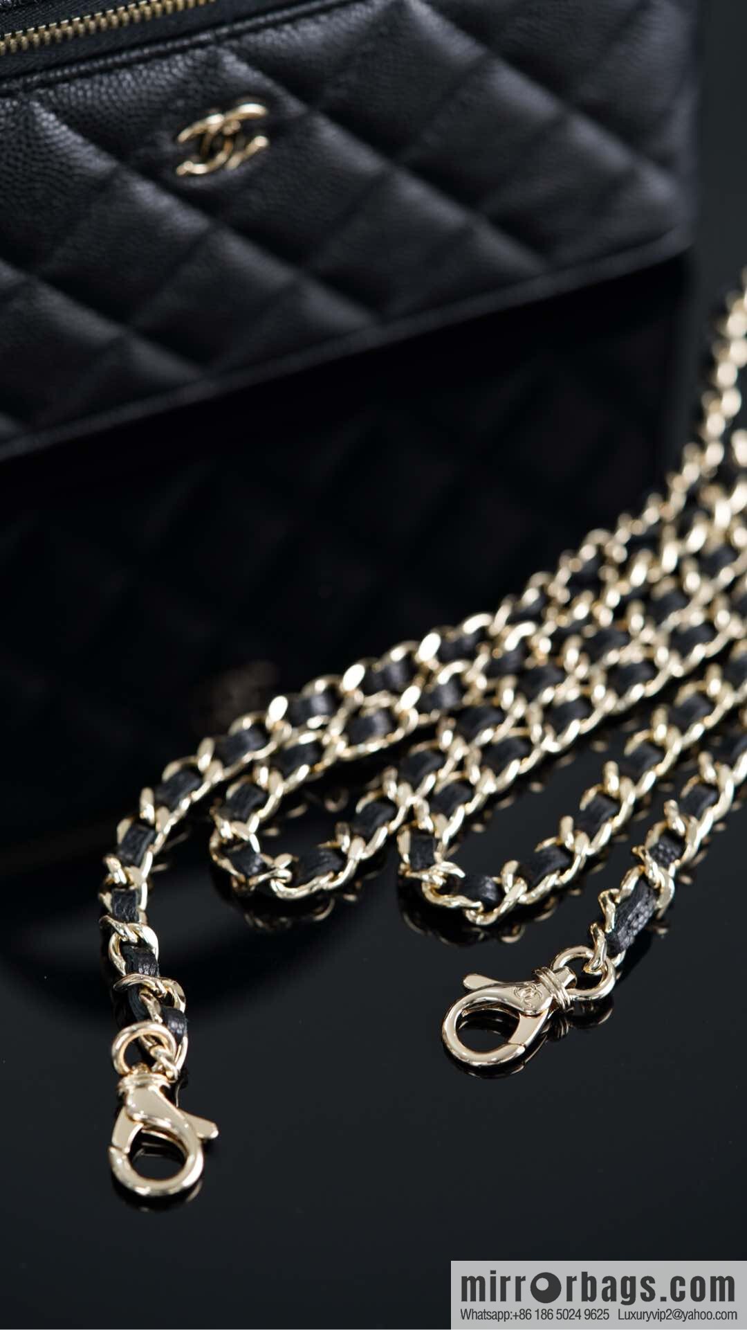 𝐂𝐡𝐚𝐧𝐞𝐥 𝟐𝟓𝐂 new lunch box bag, black gold, lychee cow AP4385