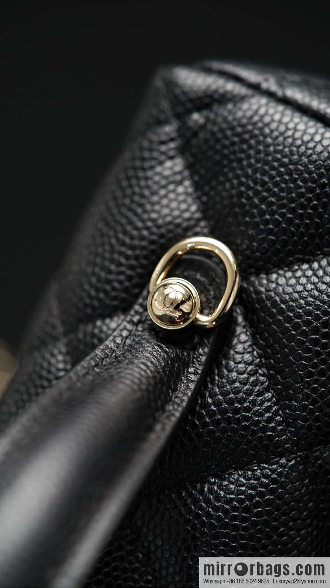 𝐂𝐡𝐚𝐧𝐞𝐥 𝟐𝟓𝐂 new lunch box bag, black gold, lychee cow AP4385