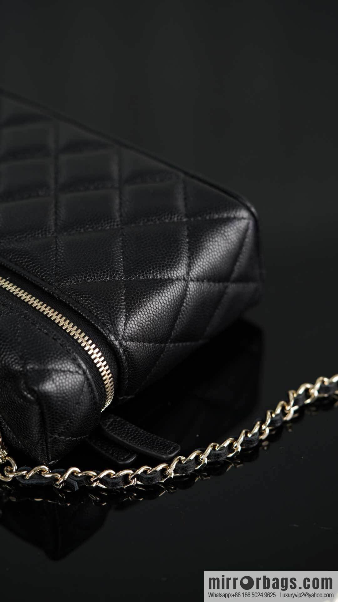 𝐂𝐡𝐚𝐧𝐞𝐥 𝟐𝟓𝐂 new lunch box bag, black gold, lychee cow AP4385