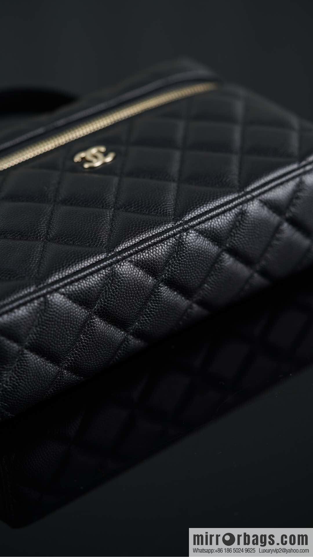 𝐂𝐡𝐚𝐧𝐞𝐥 𝟐𝟓𝐂 new lunch box bag, black gold, lychee cow AP4385