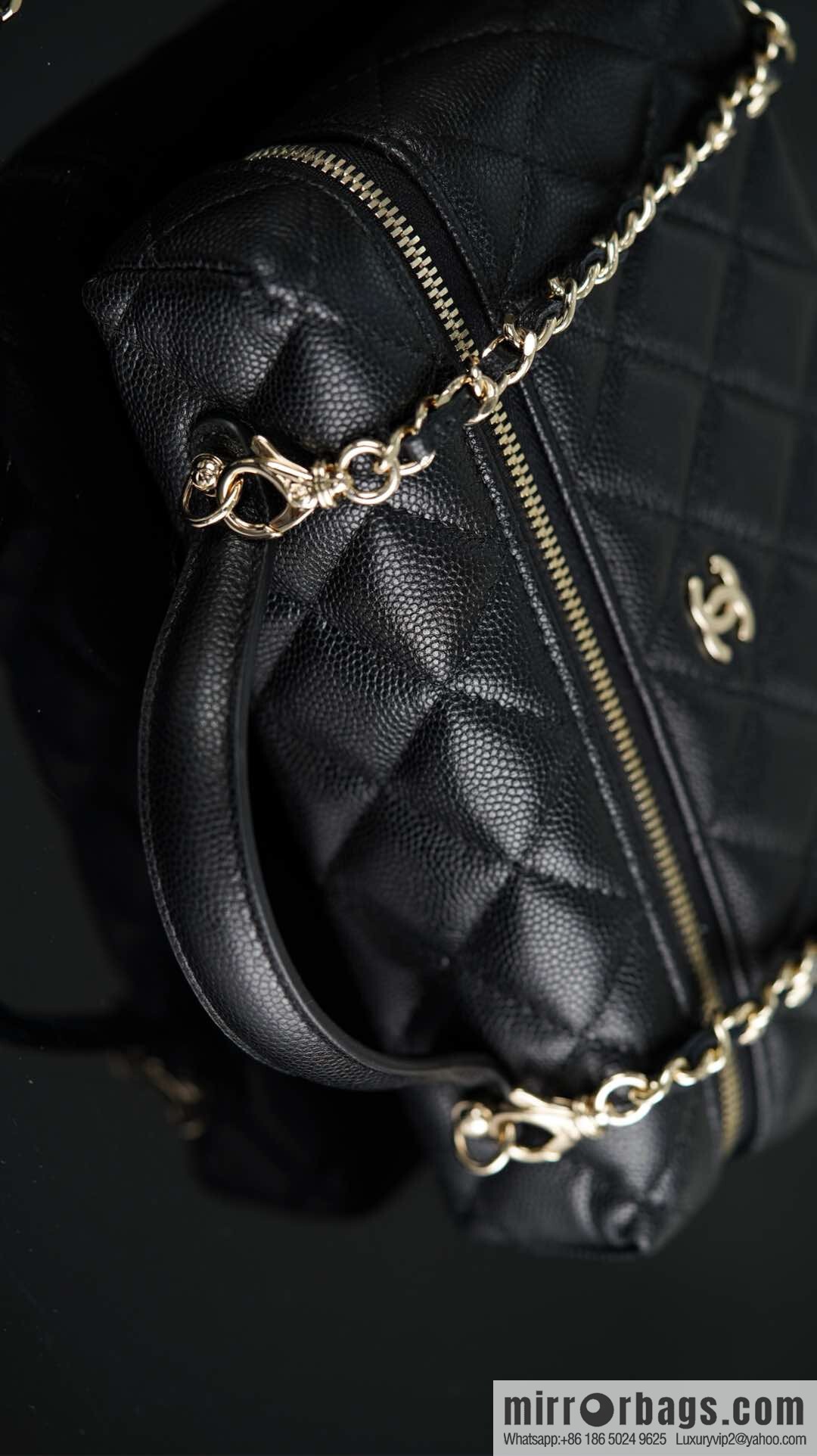 𝐂𝐡𝐚𝐧𝐞𝐥 𝟐𝟓𝐂 new lunch box bag, black gold, lychee cow AP4385