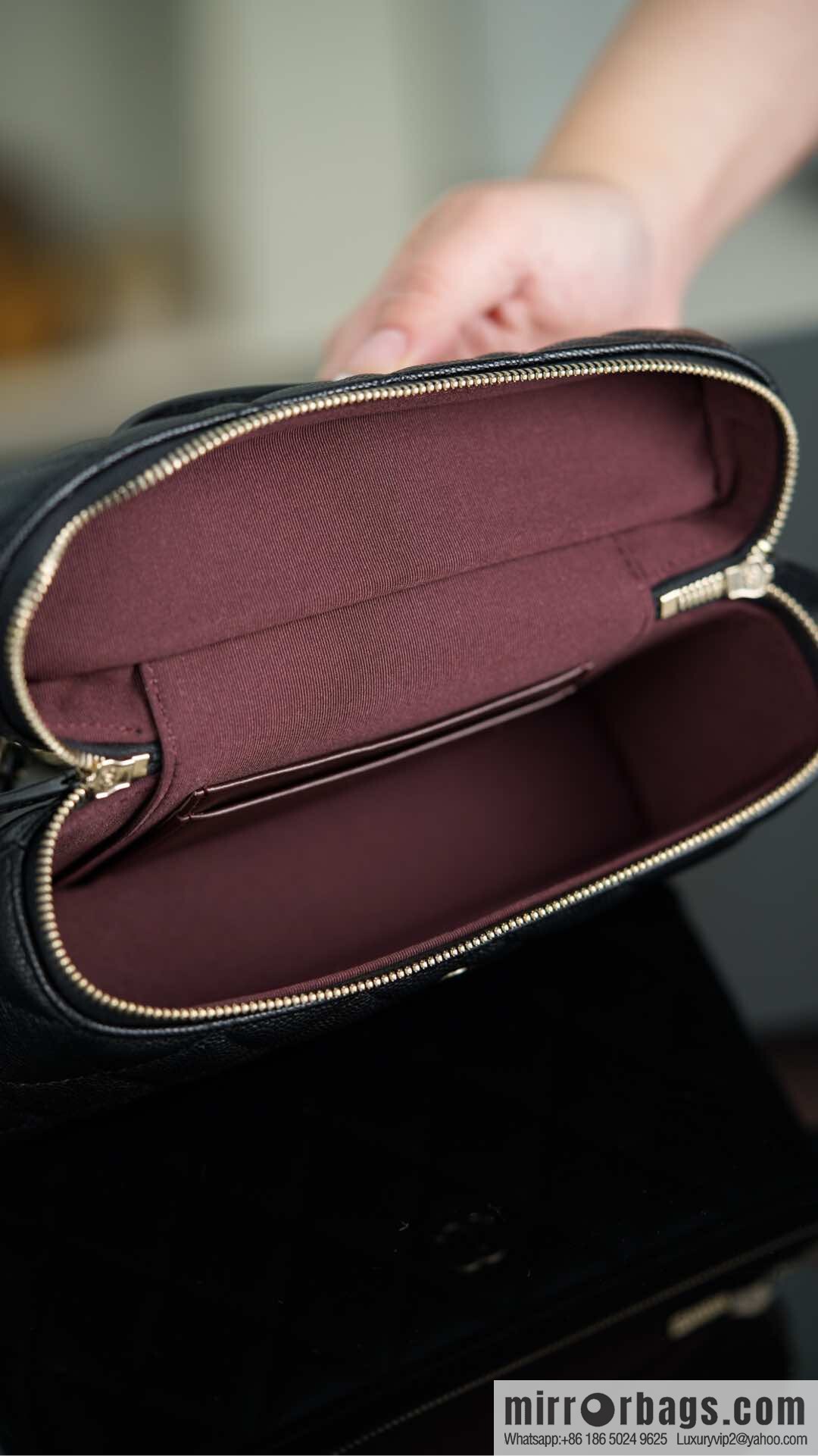 𝐂𝐡𝐚𝐧𝐞𝐥 𝟐𝟓𝐂 new lunch box bag, black gold, lychee cow AP4385