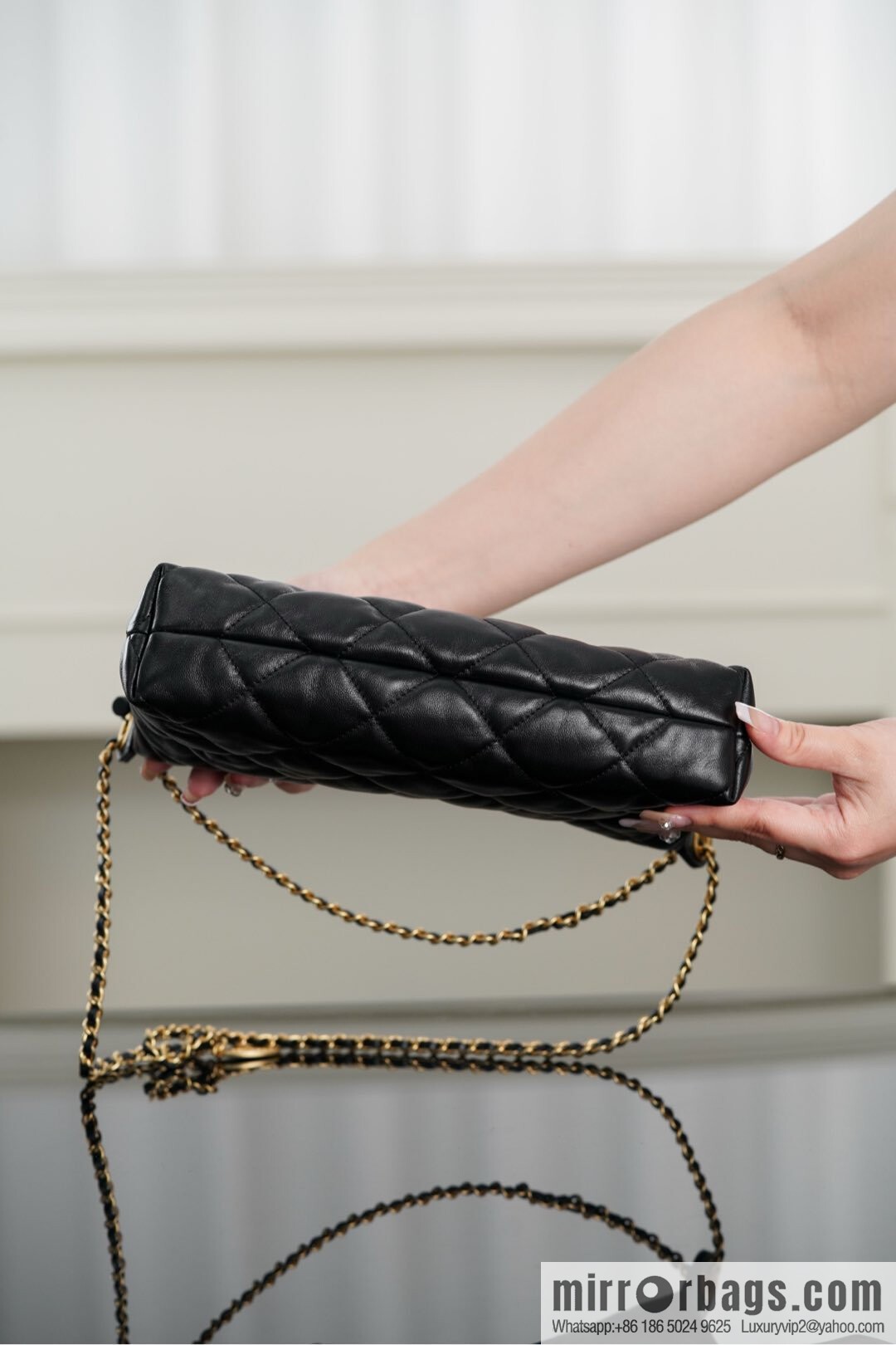 𝐂𝐡𝐚𝐧𝐞𝐥 𝟐𝟓𝐬 gold coin dumpling bag 🌟 small AS5528