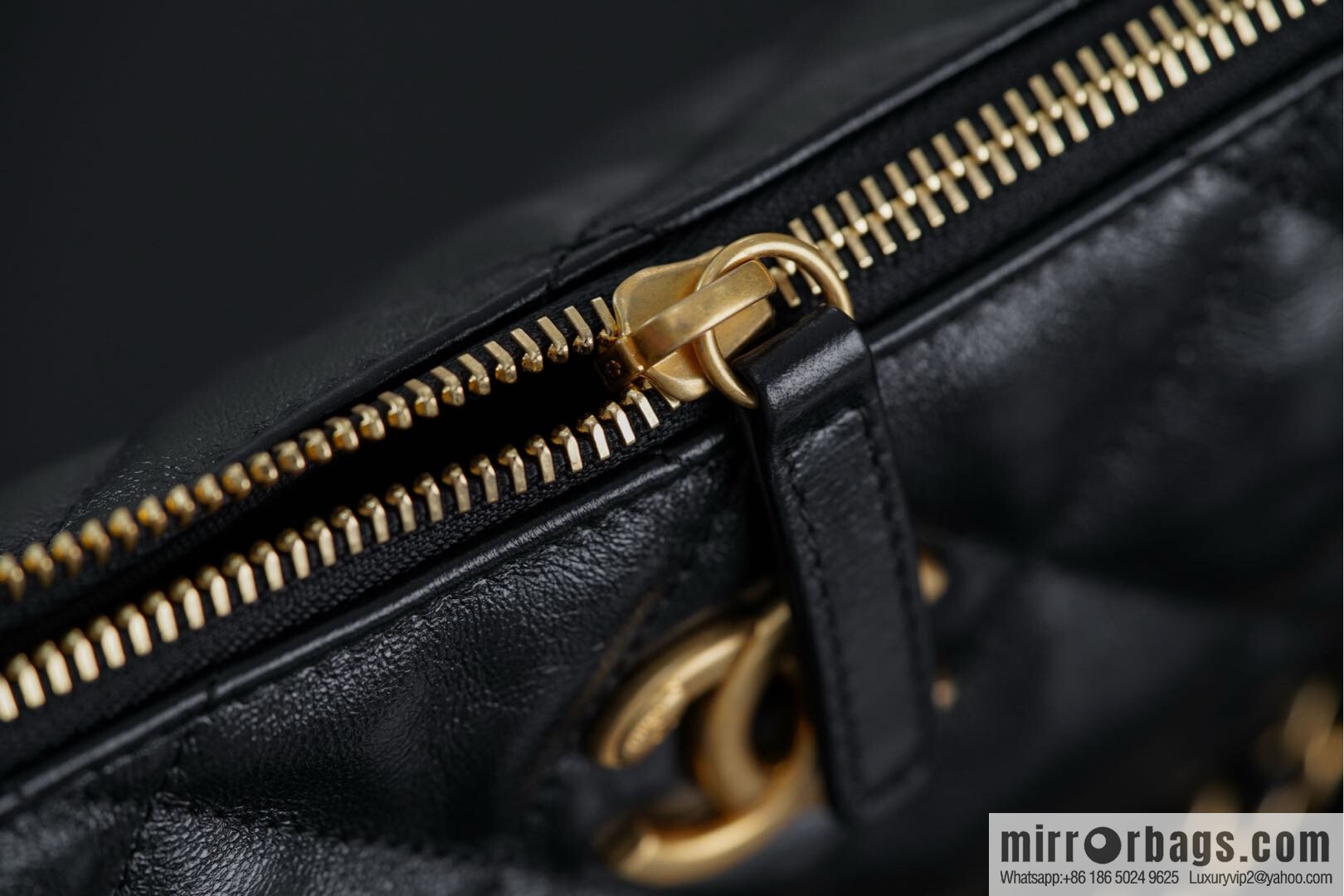 𝐂𝐡𝐚𝐧𝐞𝐥 𝟐𝟓𝐬 gold coin dumpling bag 🌟 small AS5528