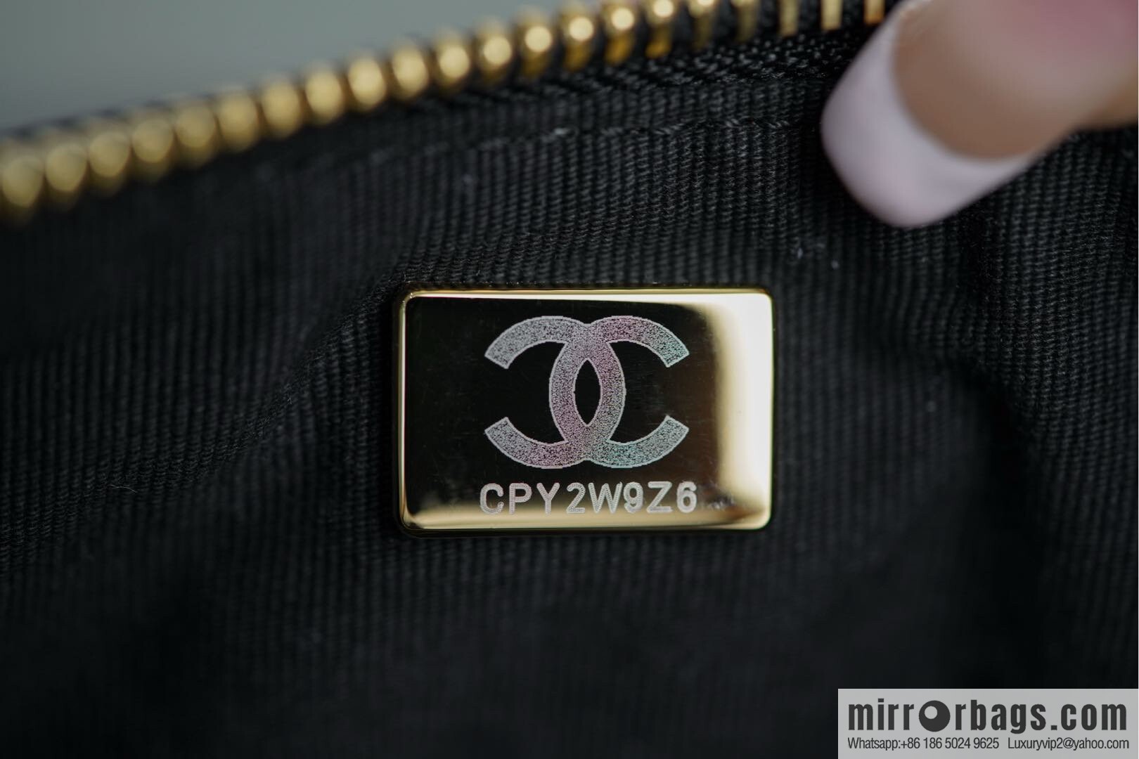 𝐂𝐡𝐚𝐧𝐞𝐥 𝟐𝟓𝐬 gold coin dumpling bag 🌟 small AS5528