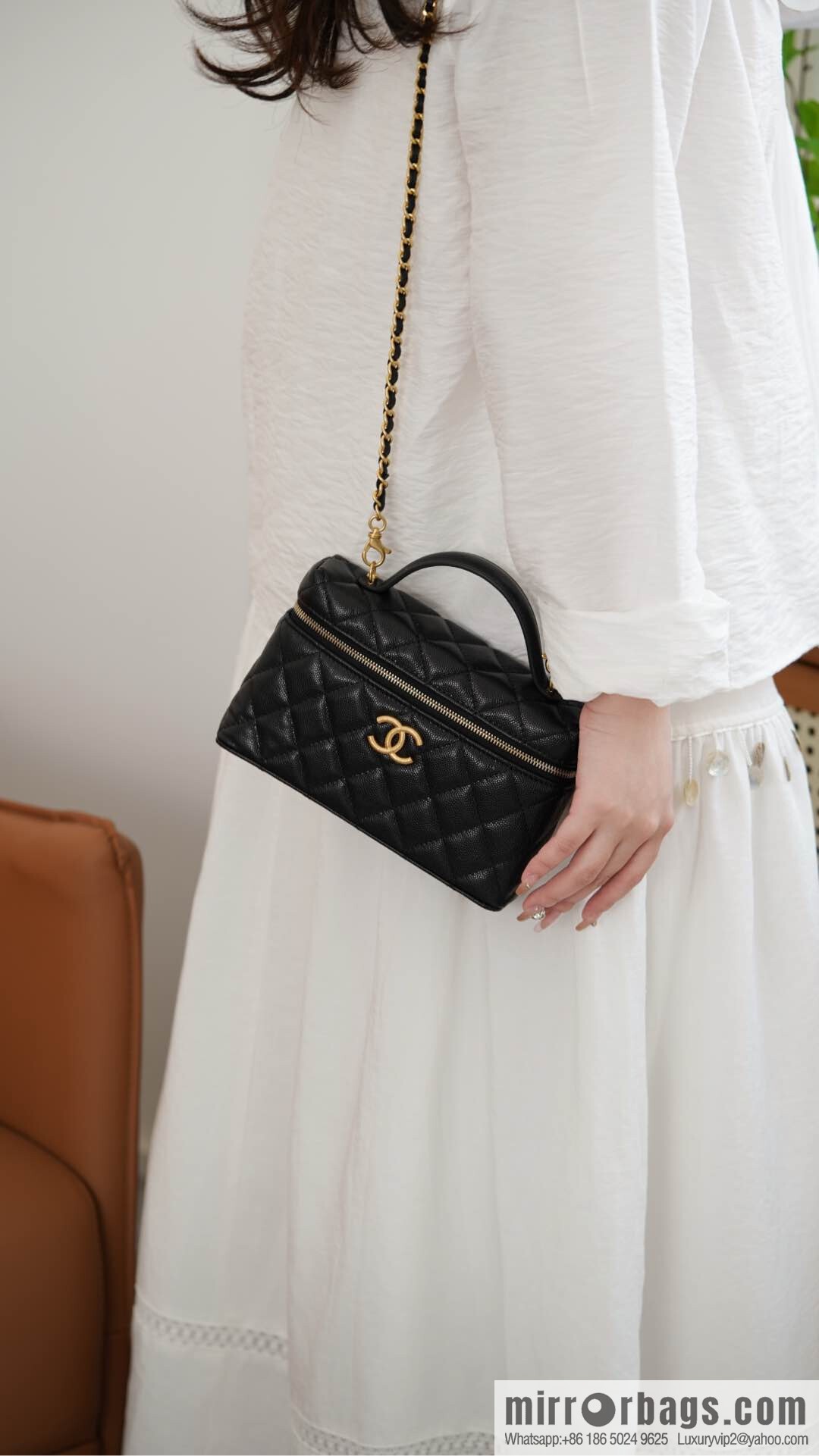 𝐂𝐡𝐚𝐧𝐞𝐥 𝟐𝟓𝐏 new lunch box bag, black gold, lychee cow AP4385