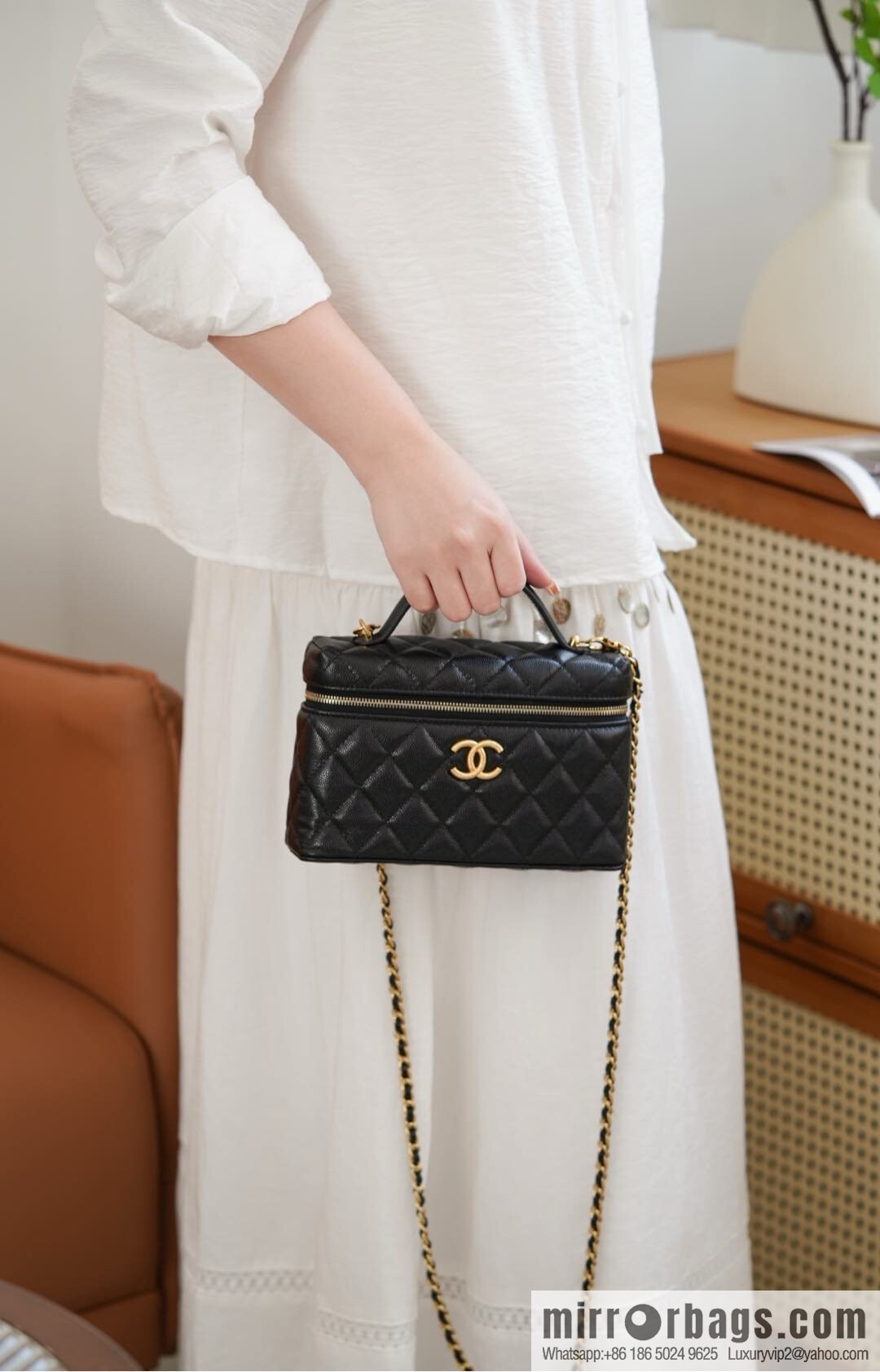 𝐂𝐡𝐚𝐧𝐞𝐥 𝟐𝟓𝐏 new lunch box bag, black gold, lychee cow AP4385