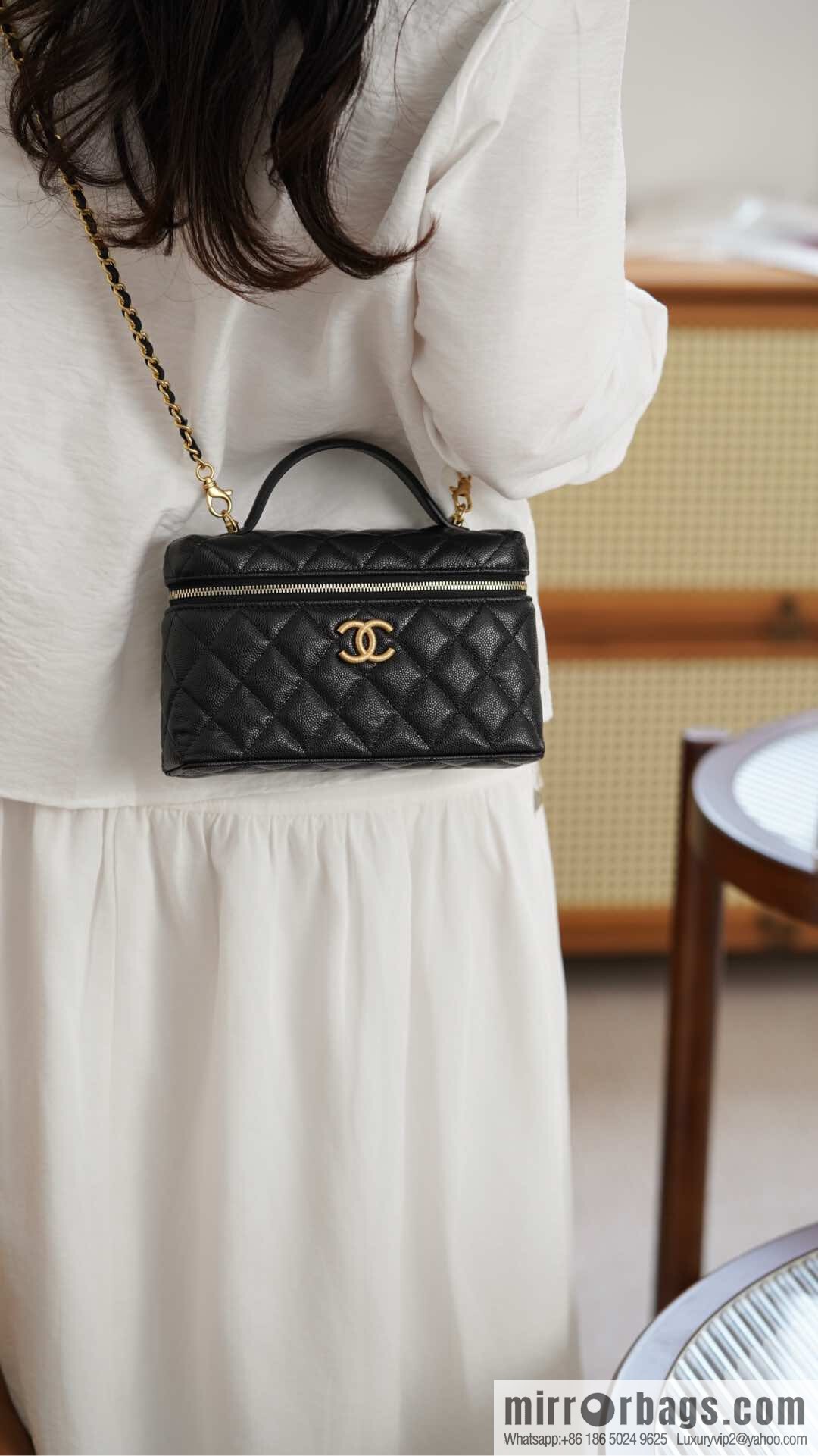 𝐂𝐡𝐚𝐧𝐞𝐥 𝟐𝟓𝐏 new lunch box bag, black gold, lychee cow AP4385