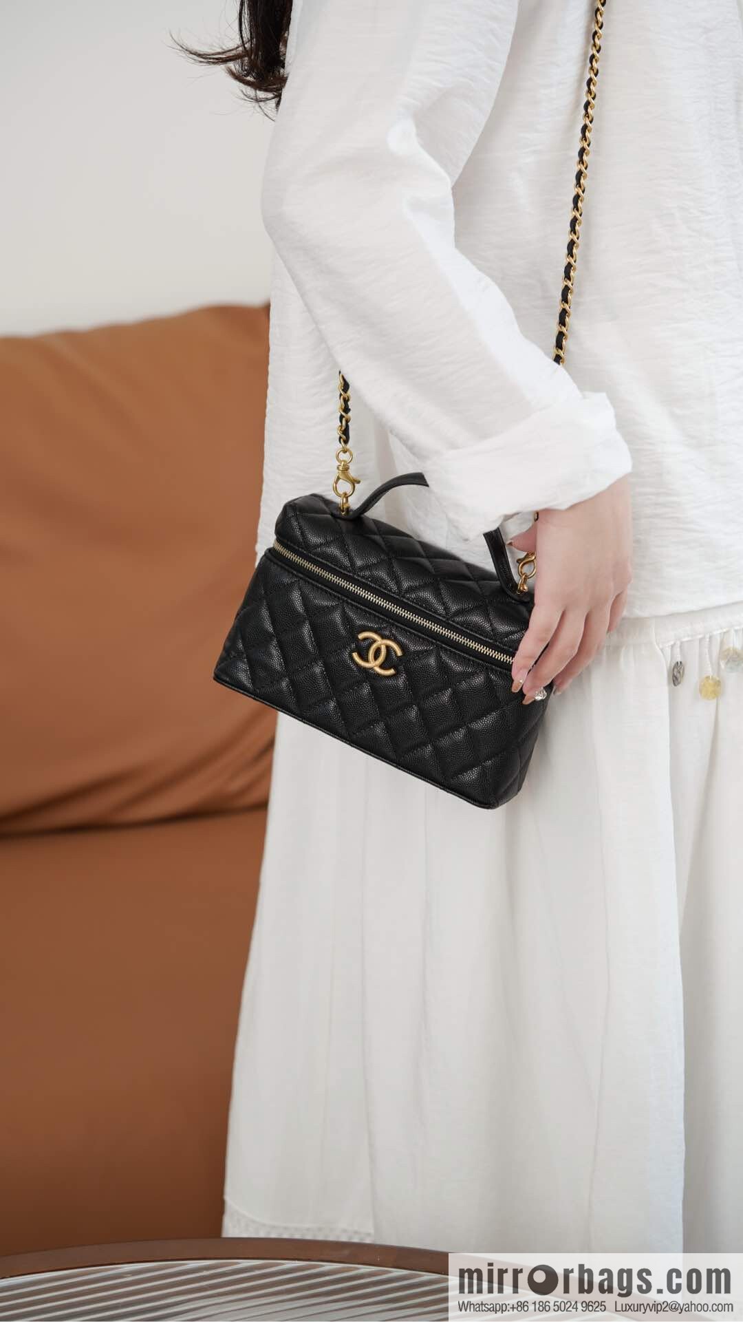 𝐂𝐡𝐚𝐧𝐞𝐥 𝟐𝟓𝐏 new lunch box bag, black gold, lychee cow AP4385