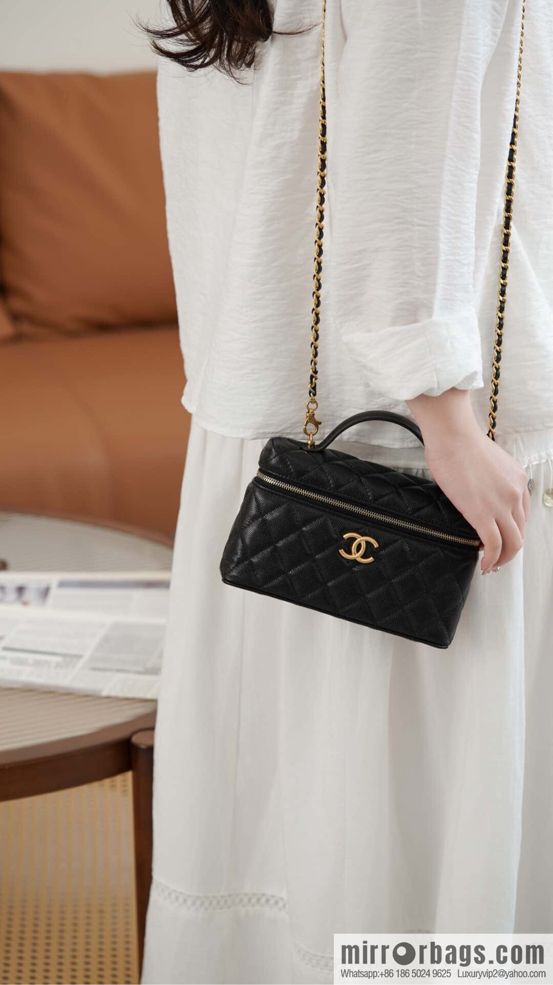 𝐂𝐡𝐚𝐧𝐞𝐥 𝟐𝟓𝐏 new lunch box bag, black gold, lychee cow AP4385