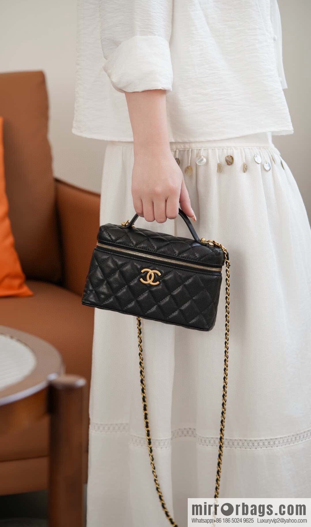 𝐂𝐡𝐚𝐧𝐞𝐥 𝟐𝟓𝐏 new lunch box bag, black gold, lychee cow AP4385