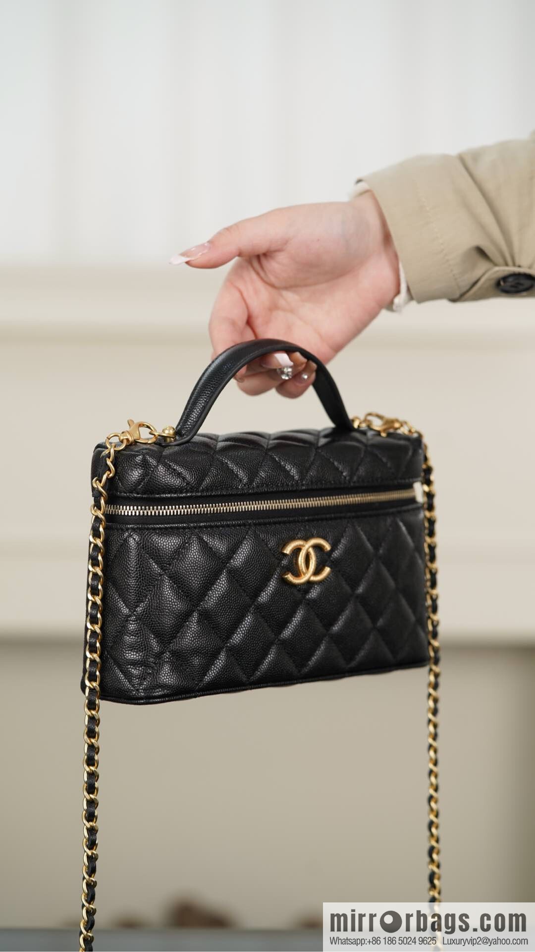 𝐂𝐡𝐚𝐧𝐞𝐥 𝟐𝟓𝐏 new lunch box bag, black gold, lychee cow AP4385