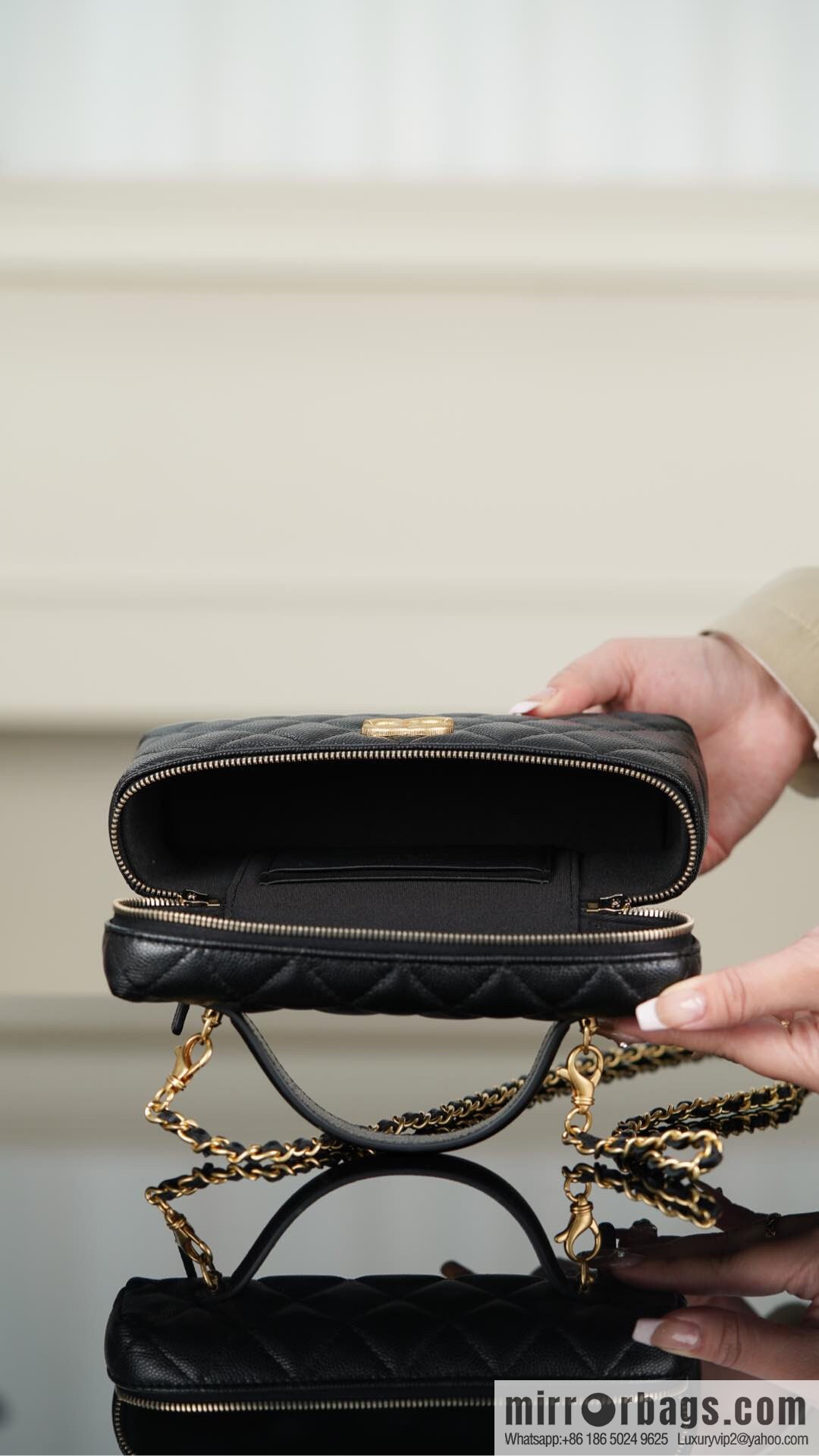𝐂𝐡𝐚𝐧𝐞𝐥 𝟐𝟓𝐏 new lunch box bag, black gold, lychee cow AP4385
