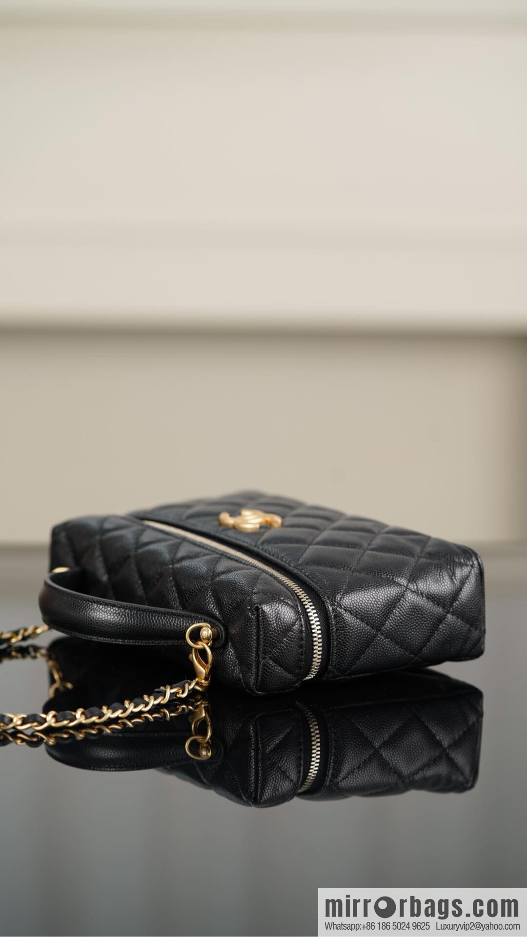 𝐂𝐡𝐚𝐧𝐞𝐥 𝟐𝟓𝐏 new lunch box bag, black gold, lychee cow AP4385