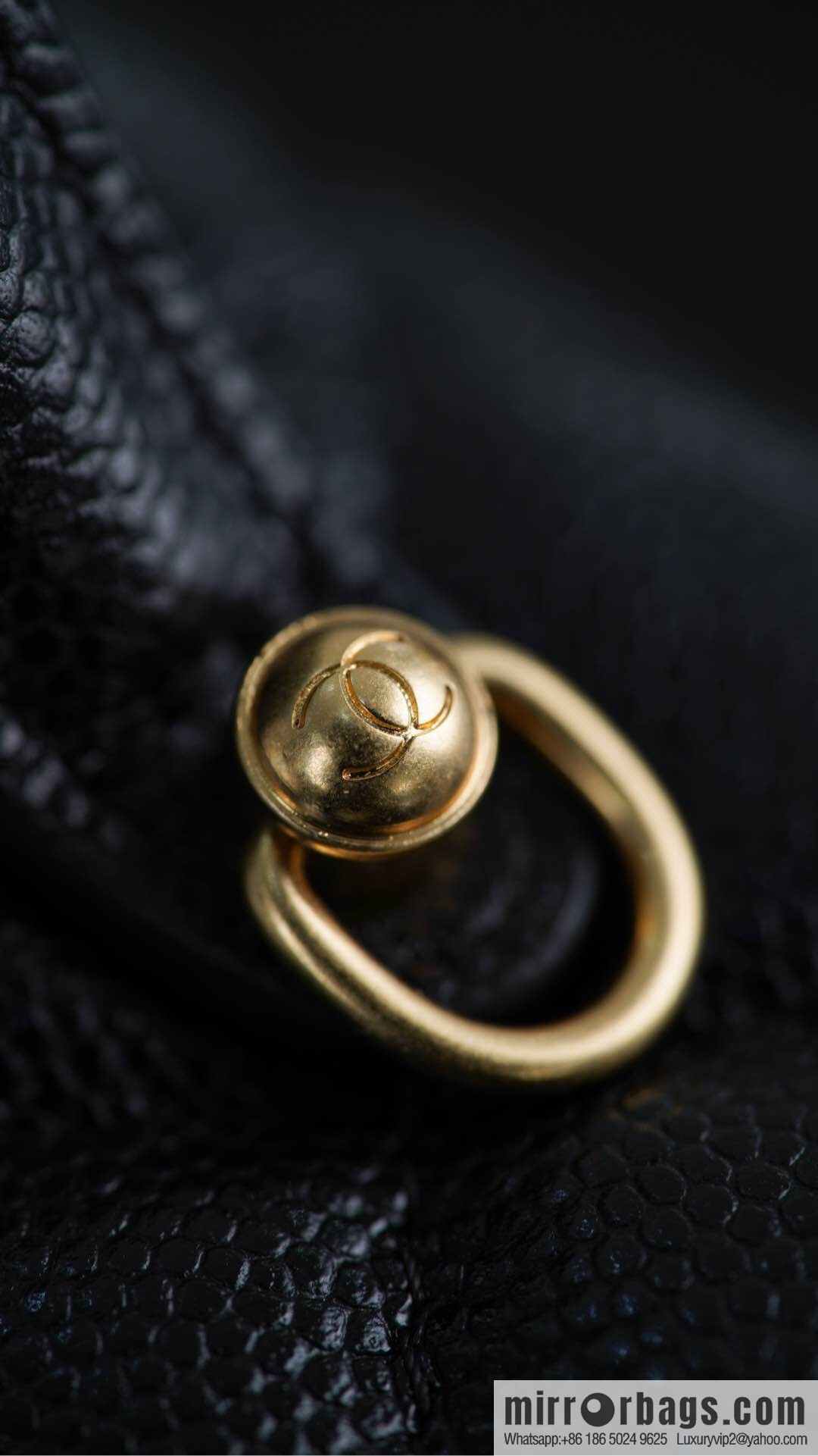 𝐂𝐡𝐚𝐧𝐞𝐥 𝟐𝟓𝐏 new lunch box bag, black gold, lychee cow AP4385