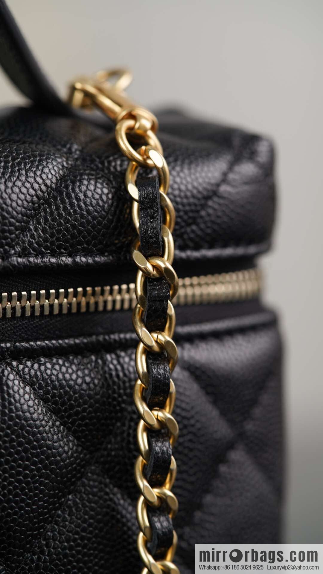 𝐂𝐡𝐚𝐧𝐞𝐥 𝟐𝟓𝐏 new lunch box bag, black gold, lychee cow AP4385