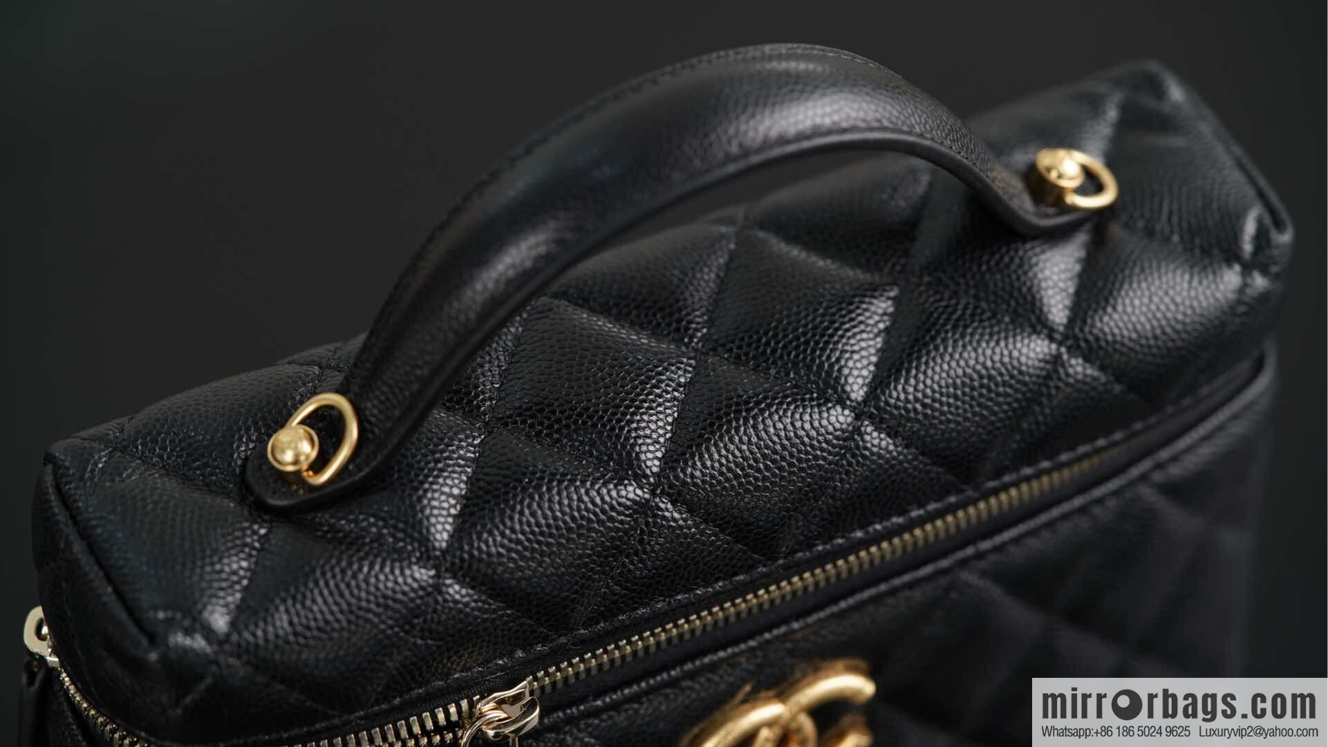𝐂𝐡𝐚𝐧𝐞𝐥 𝟐𝟓𝐏 new lunch box bag, black gold, lychee cow AP4385