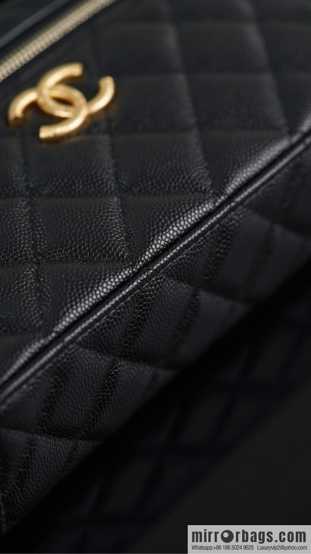 𝐂𝐡𝐚𝐧𝐞𝐥 𝟐𝟓𝐏 new lunch box bag, black gold, lychee cow AP4385